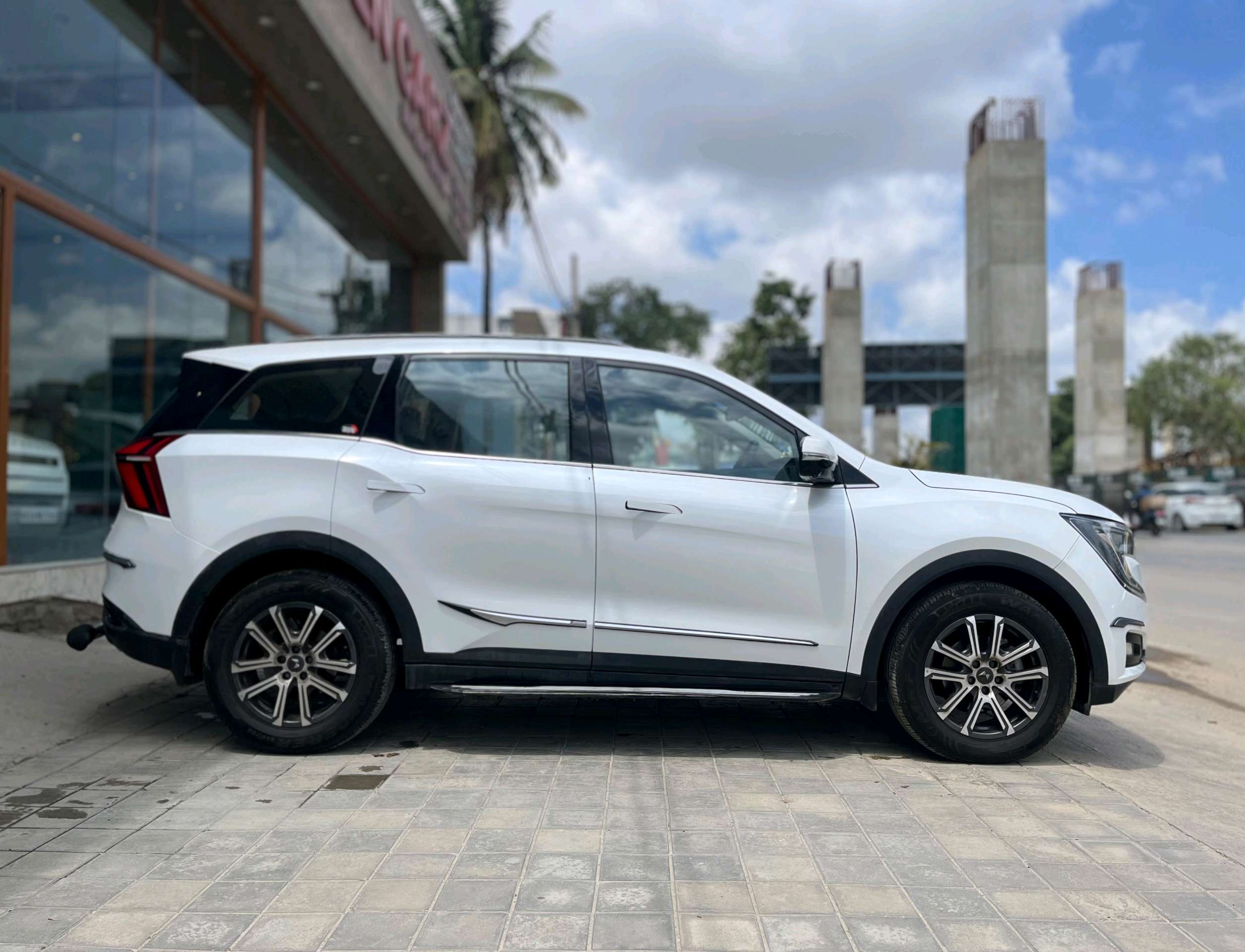Mahindra Xuv700 photo 12