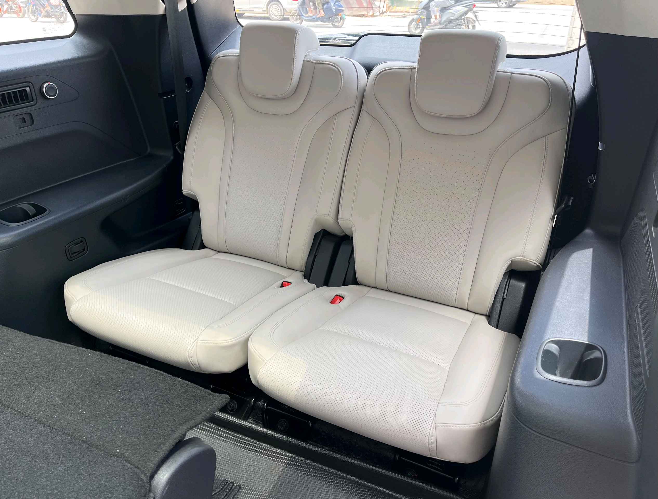 Mahindra Xuv700 photo 13
