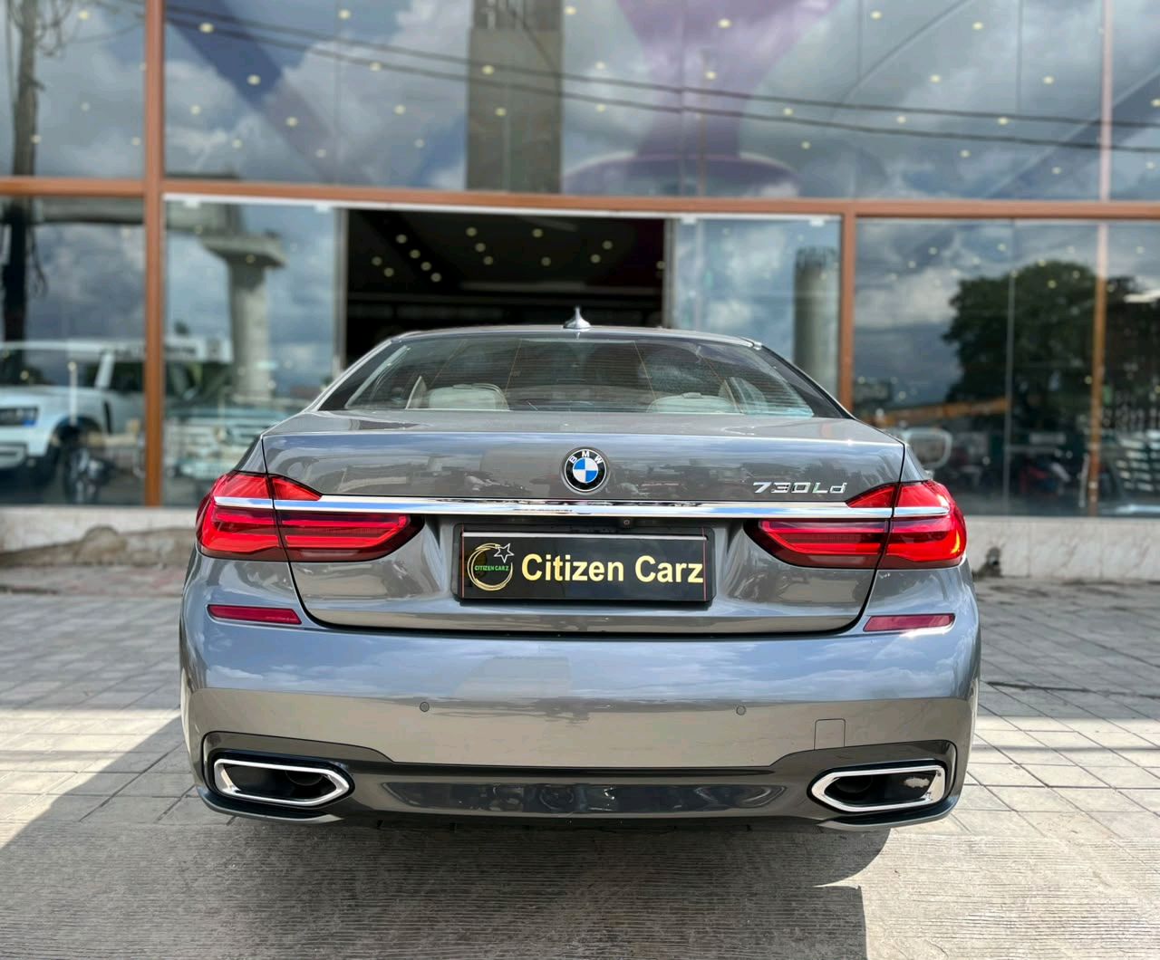 BMW 7 Series photo 4