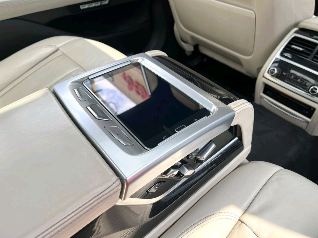 BMW 7 Series photo 5