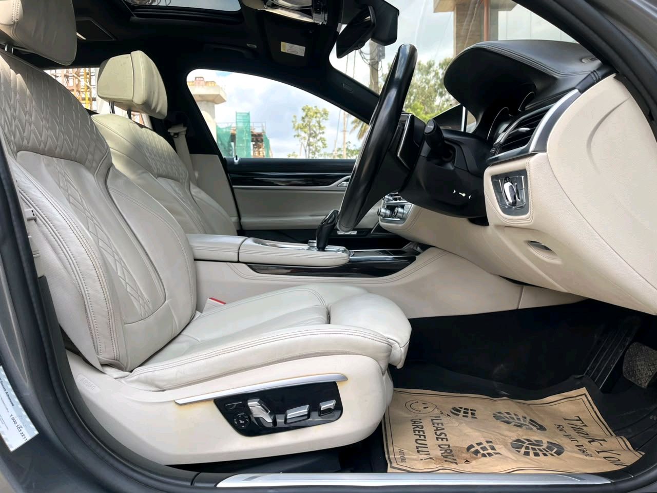 BMW 7 Series photo 9