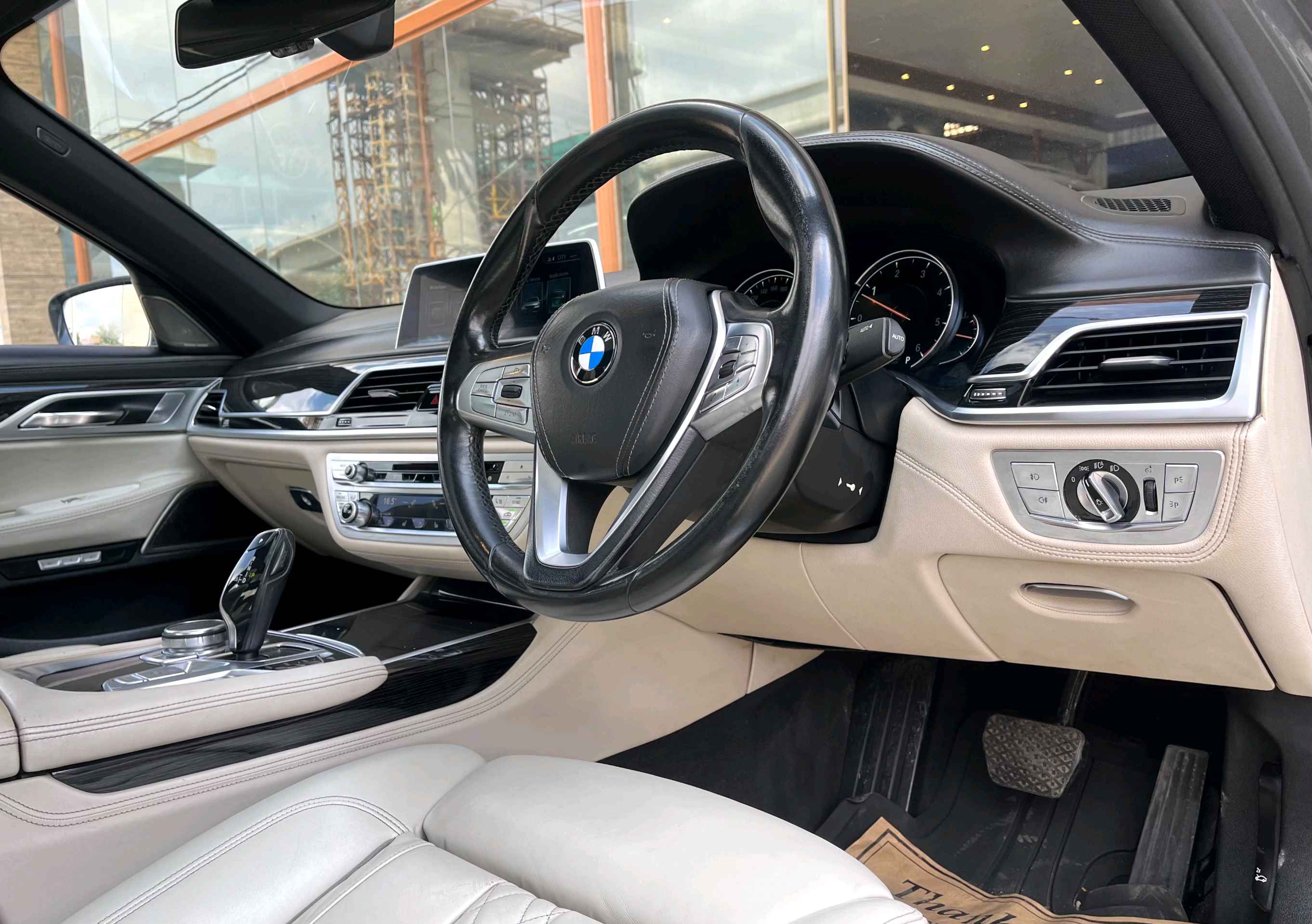 BMW 7 Series photo 13