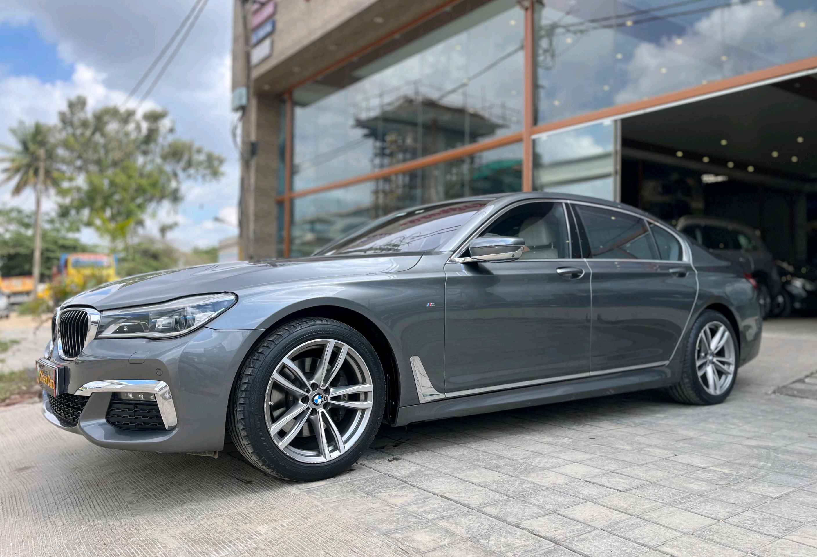 BMW 7 Series photo 14