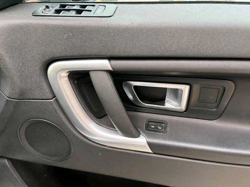 Land Rover Discovery Sport photo 3