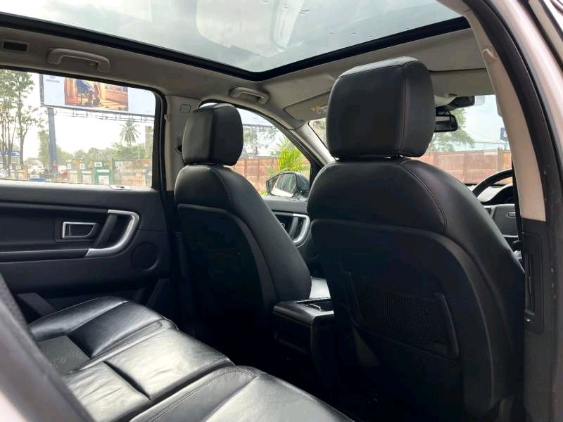 Land Rover Discovery Sport photo 13