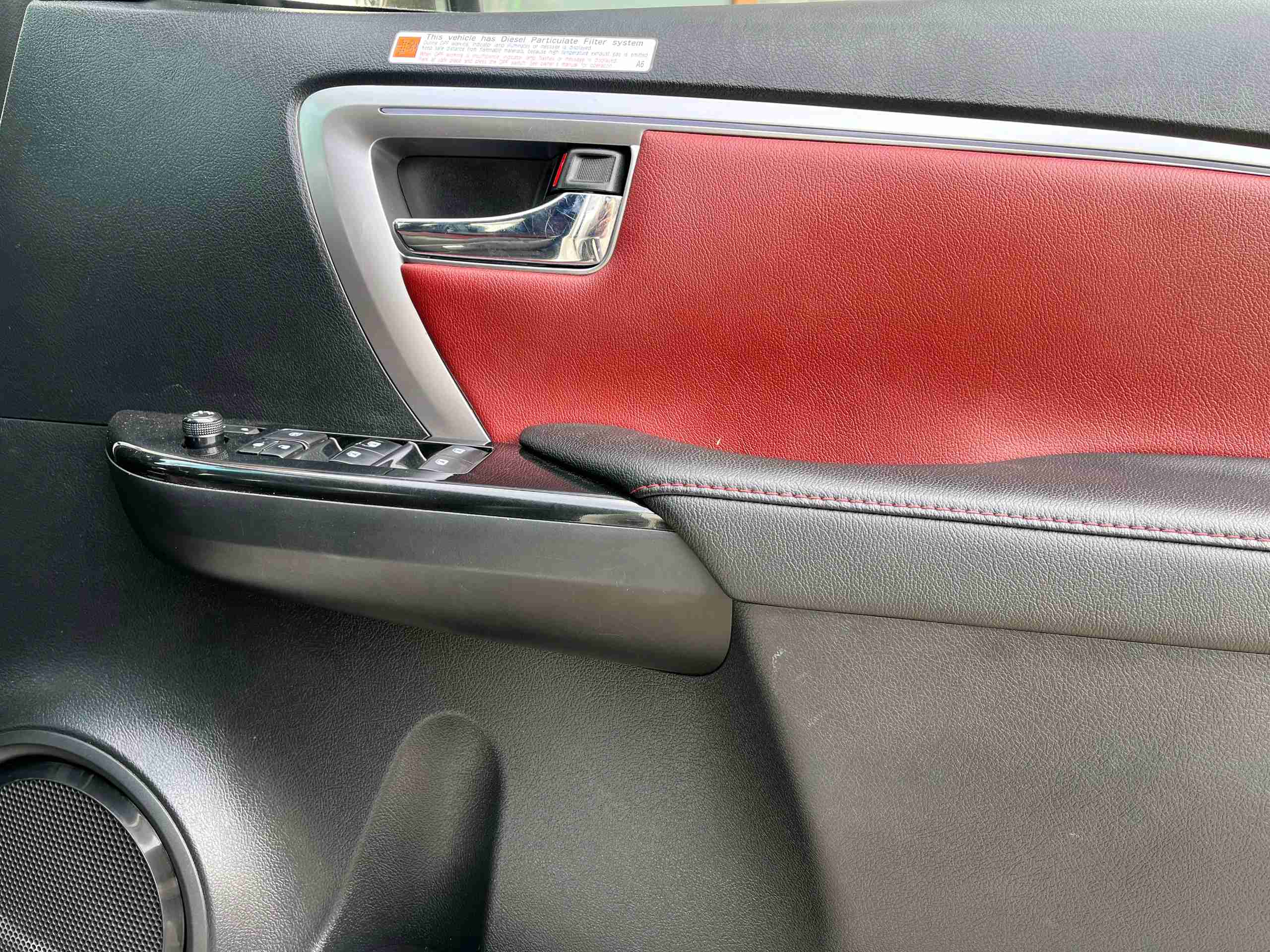 Toyota Fortuner Legender photo 2