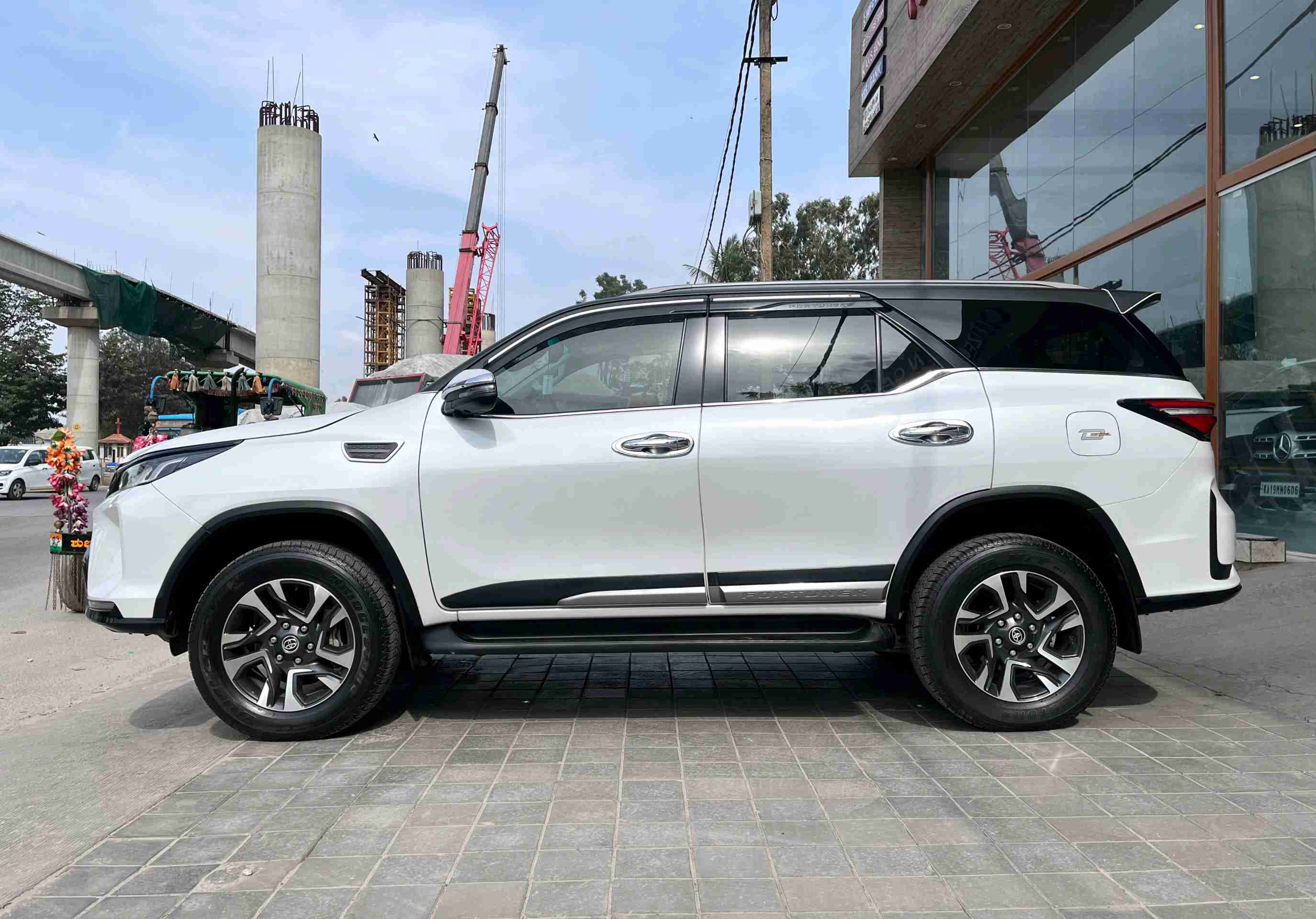 Toyota Fortuner Legender photo 5