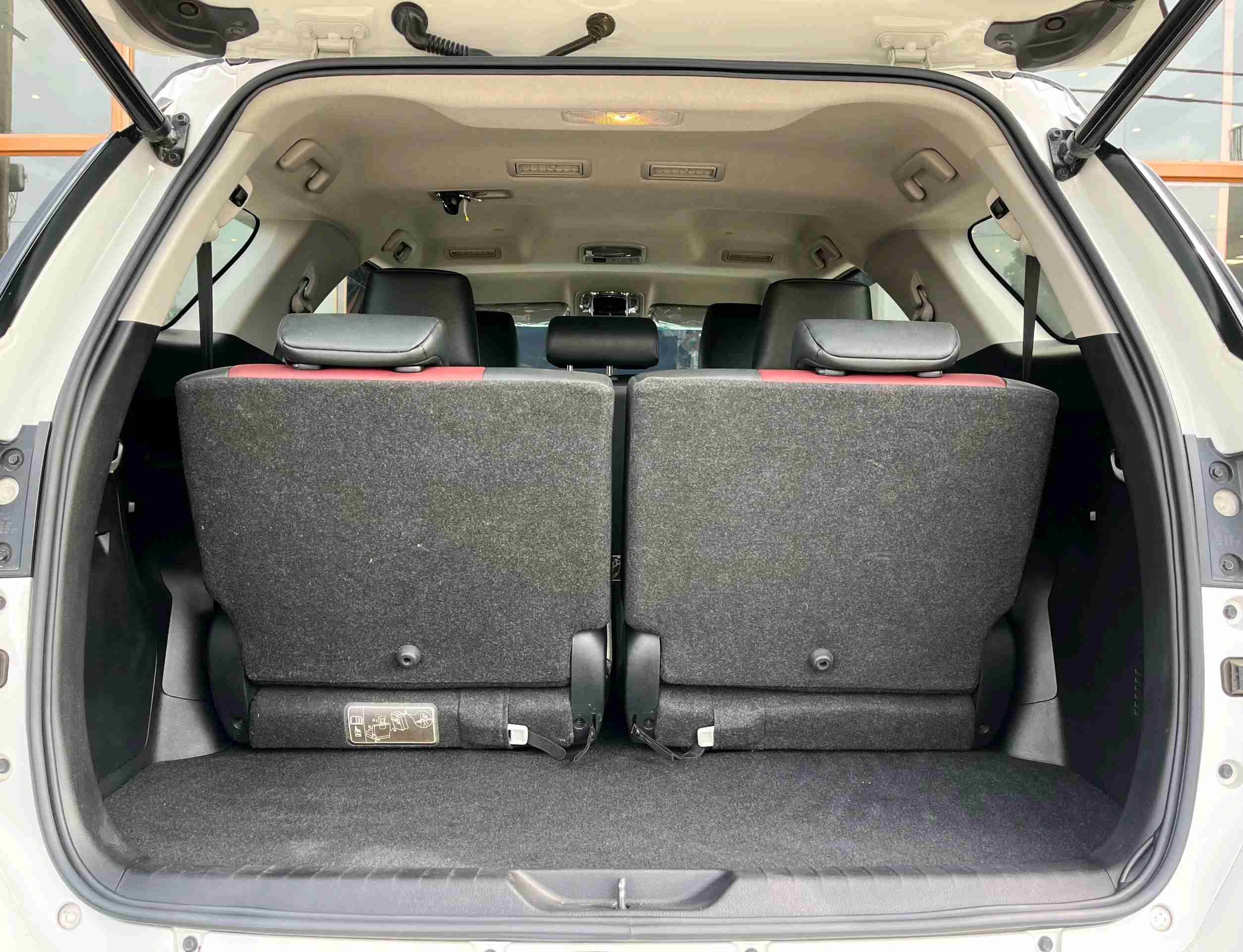Toyota Fortuner Legender photo 10
