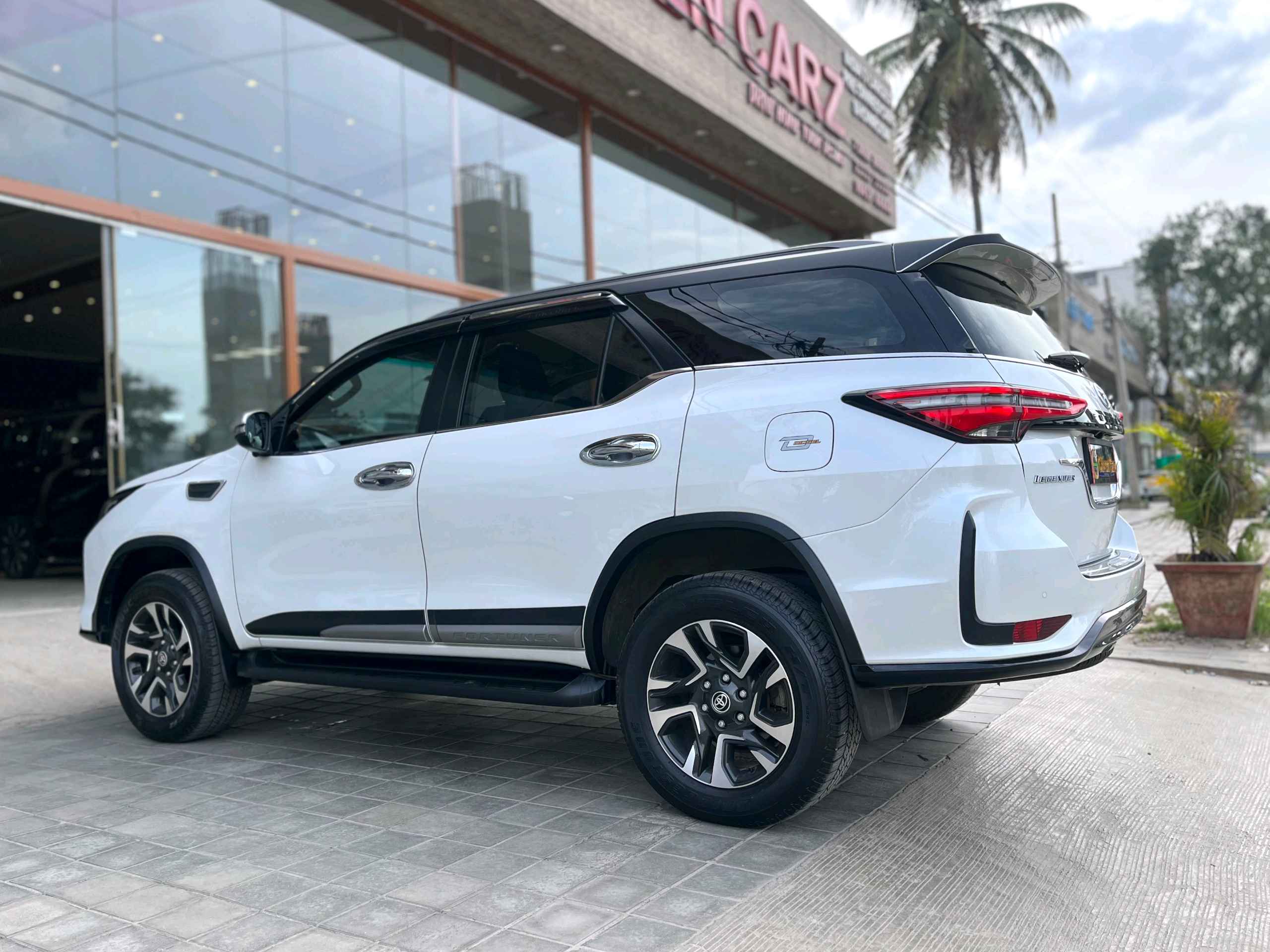 Toyota Fortuner Legender photo 11