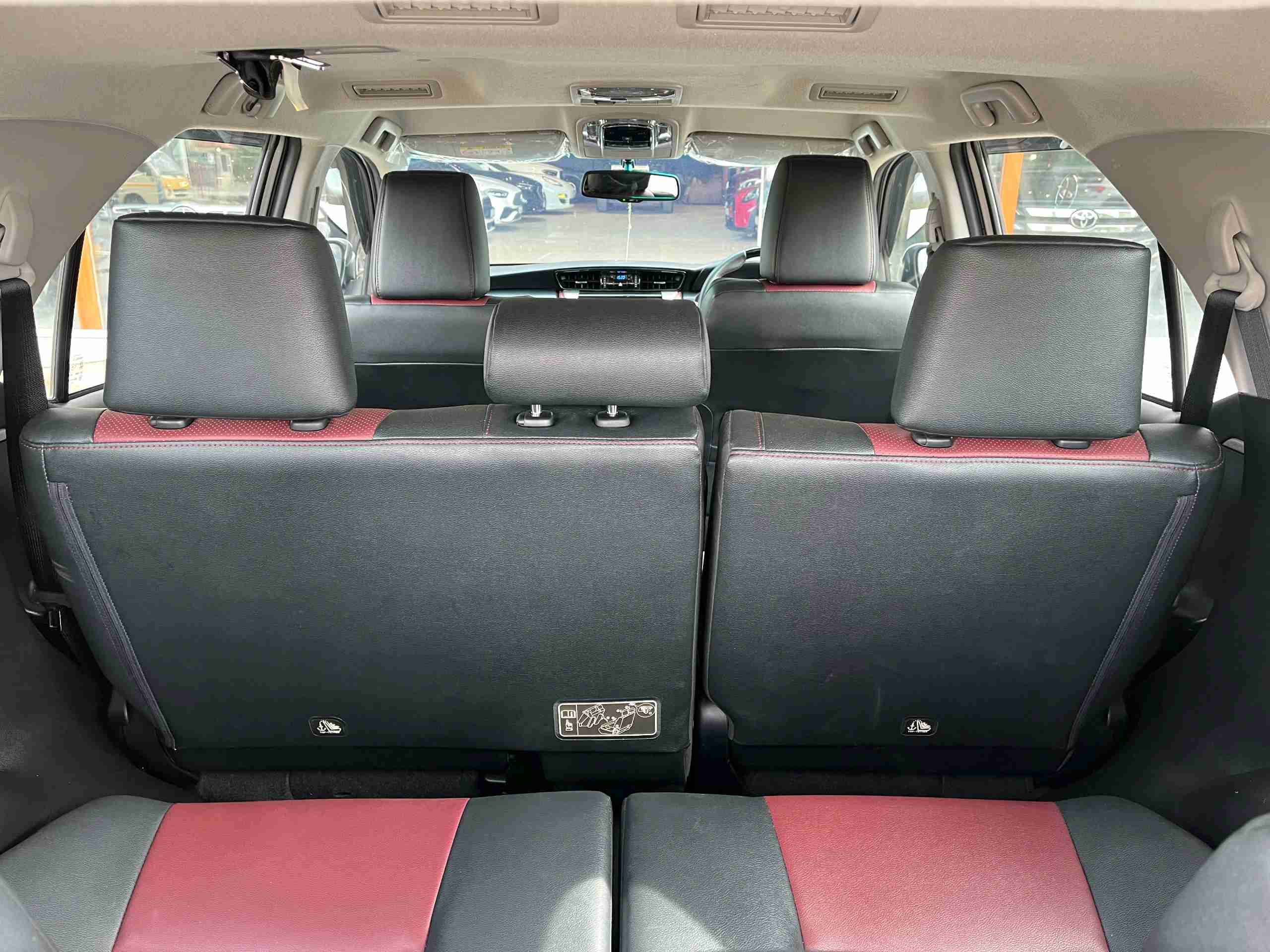 Toyota Fortuner Legender photo 12