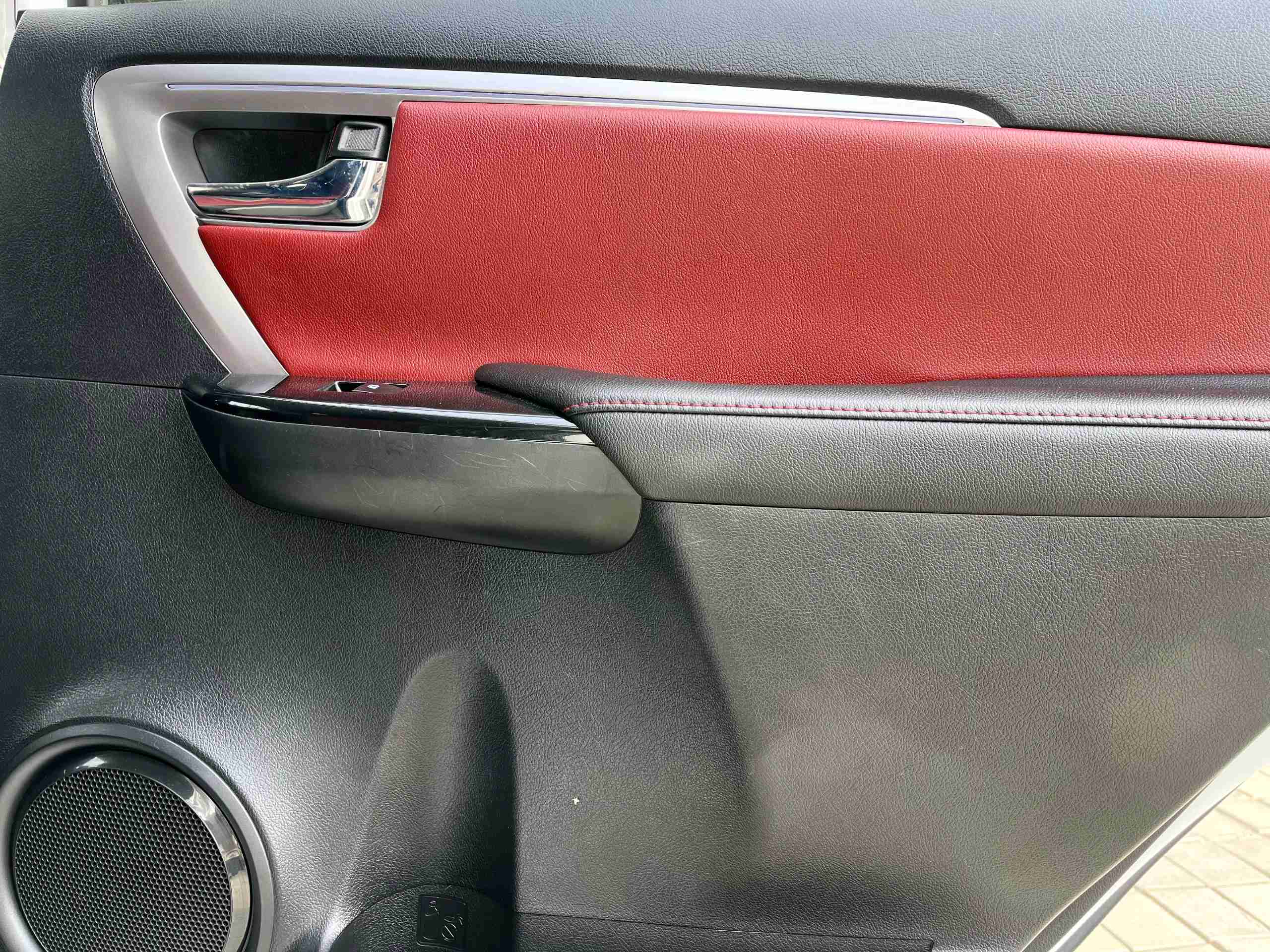 Toyota Fortuner Legender photo 14