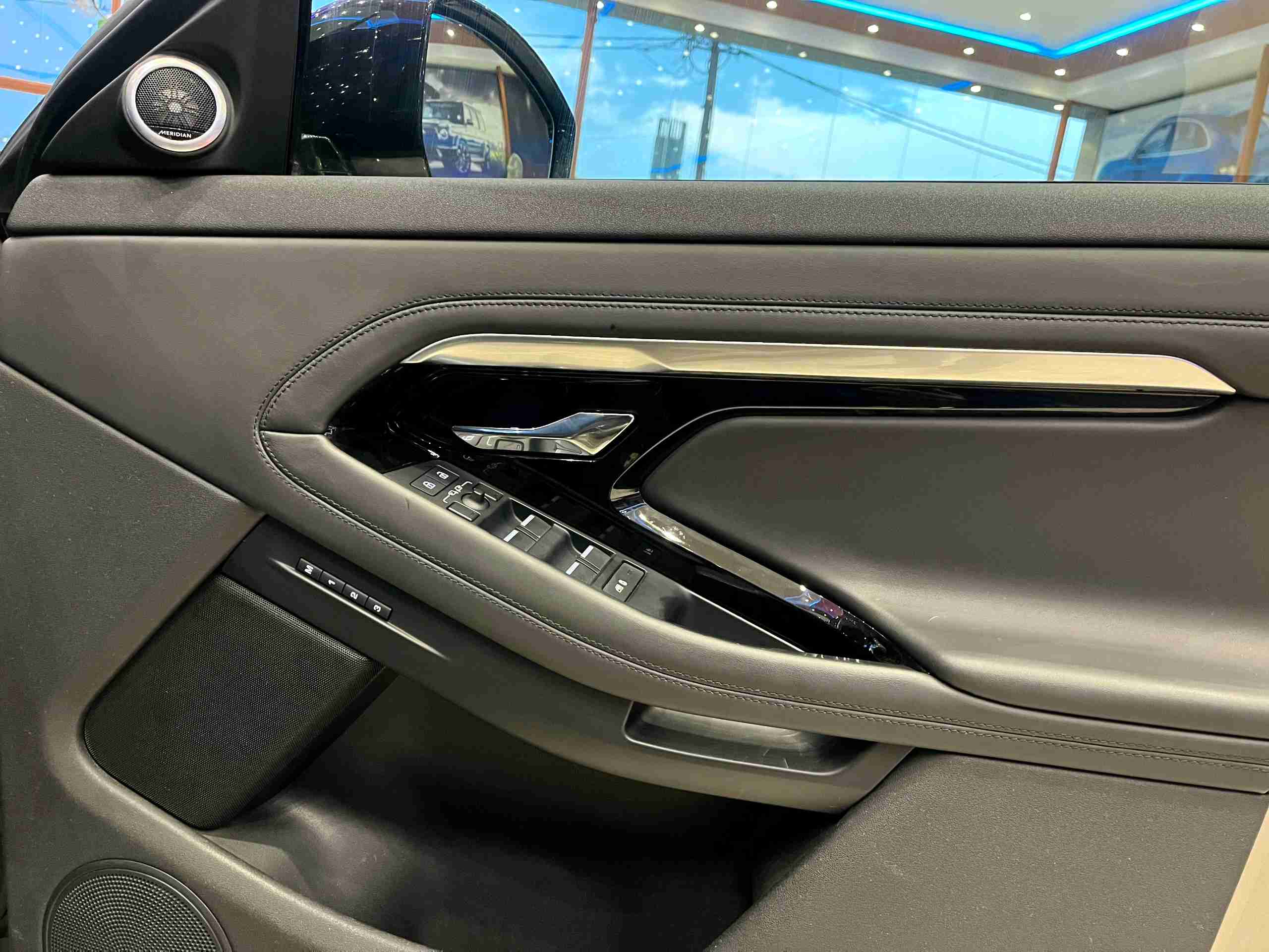 Land Rover Range Rover Evoque photo 5
