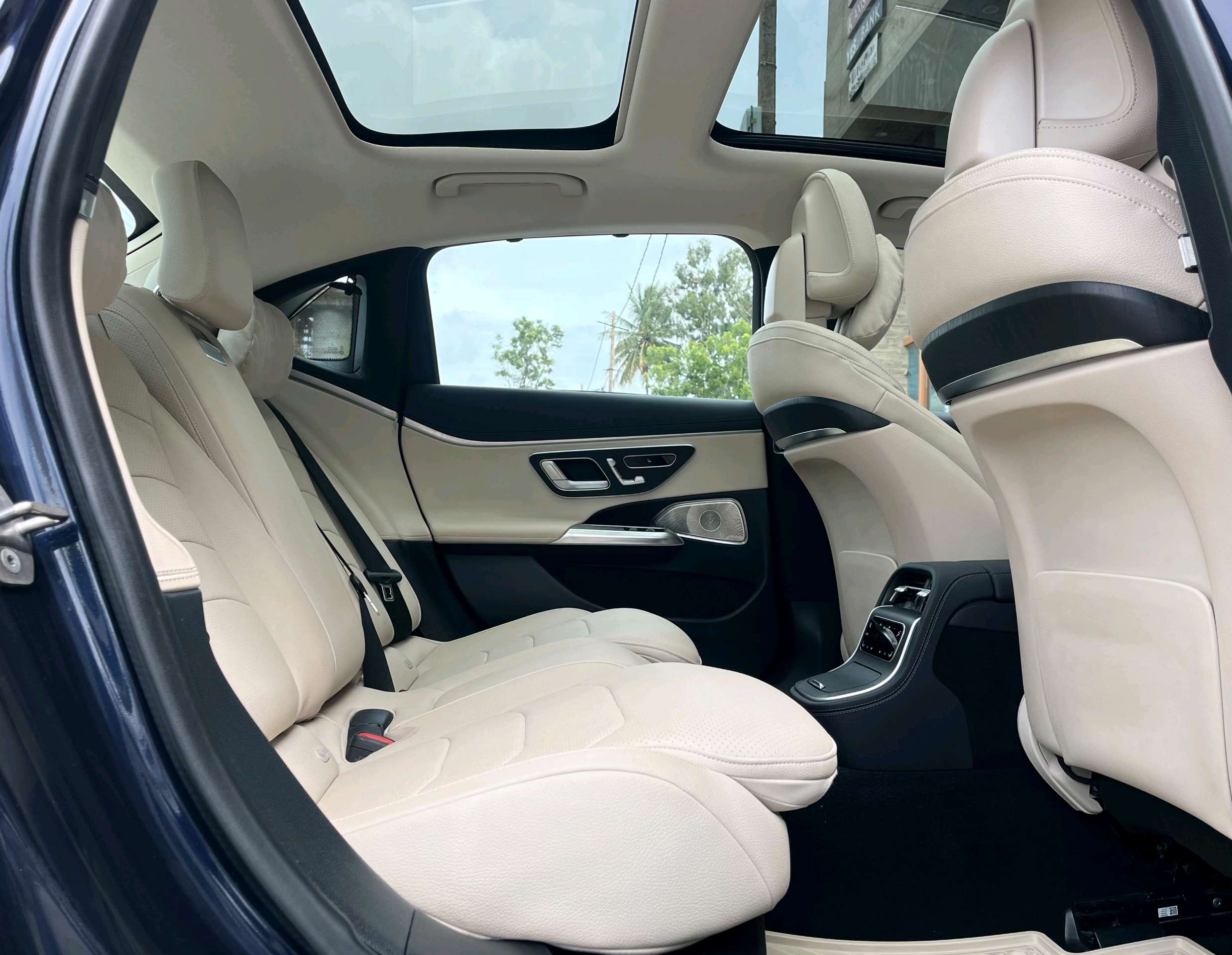 Mercedes Benz E Class Lwb photo 5
