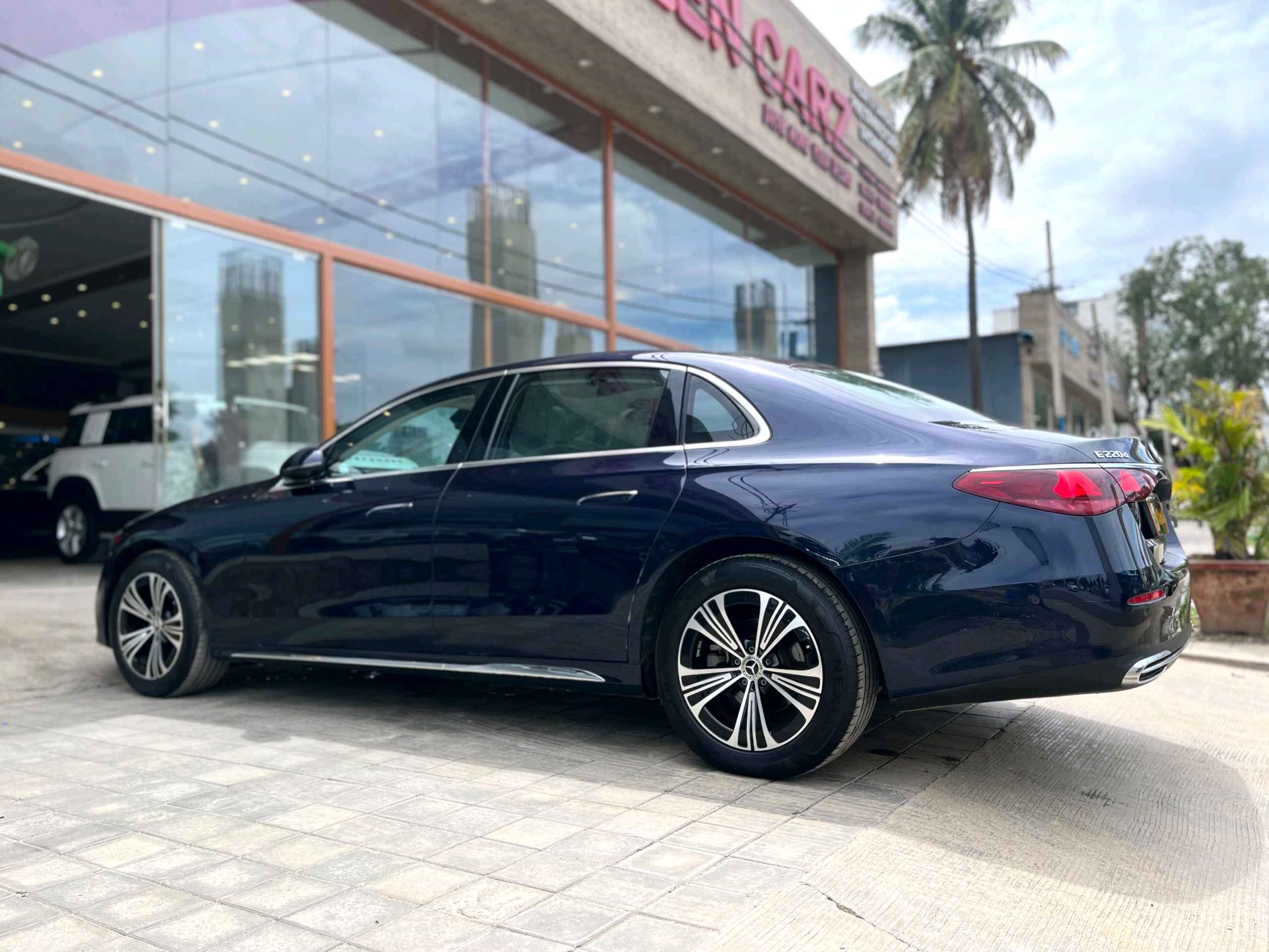 Mercedes Benz E Class Lwb photo 6