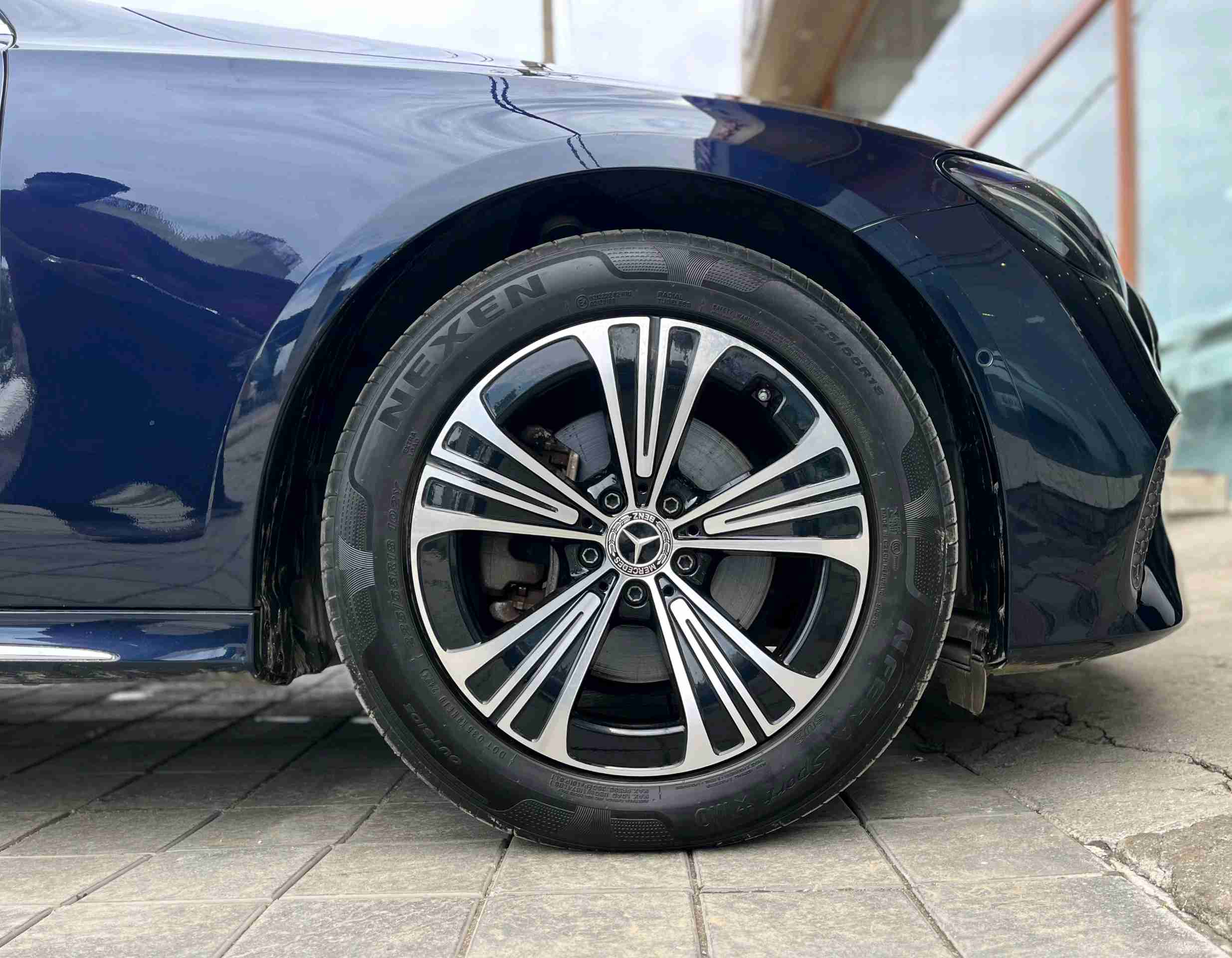 Mercedes Benz E Class Lwb photo 8