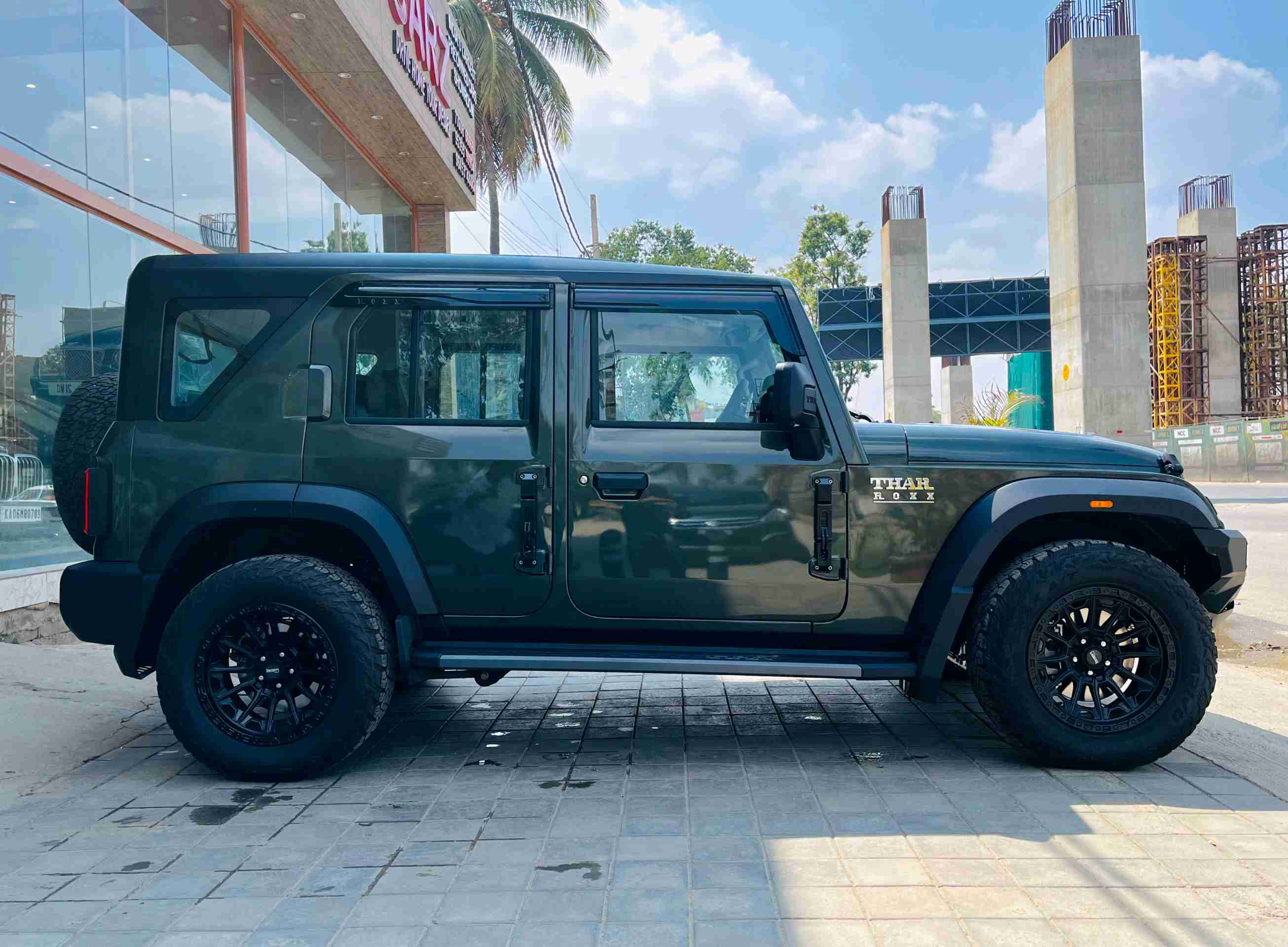 Mahindra Thar Roxx photo 5