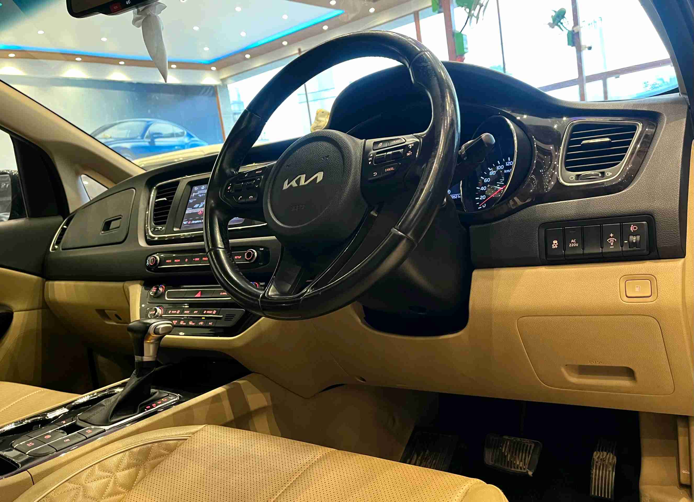 KIA Carnival photo 4