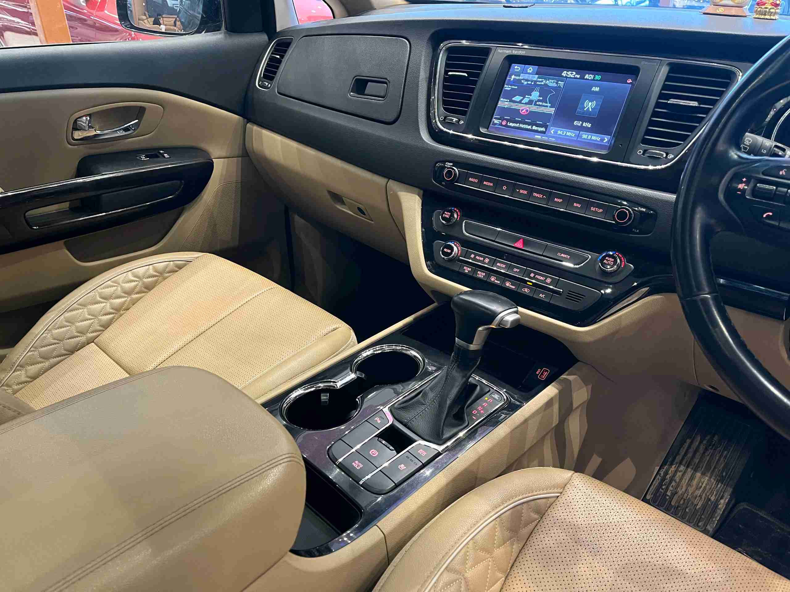 KIA Carnival photo 10