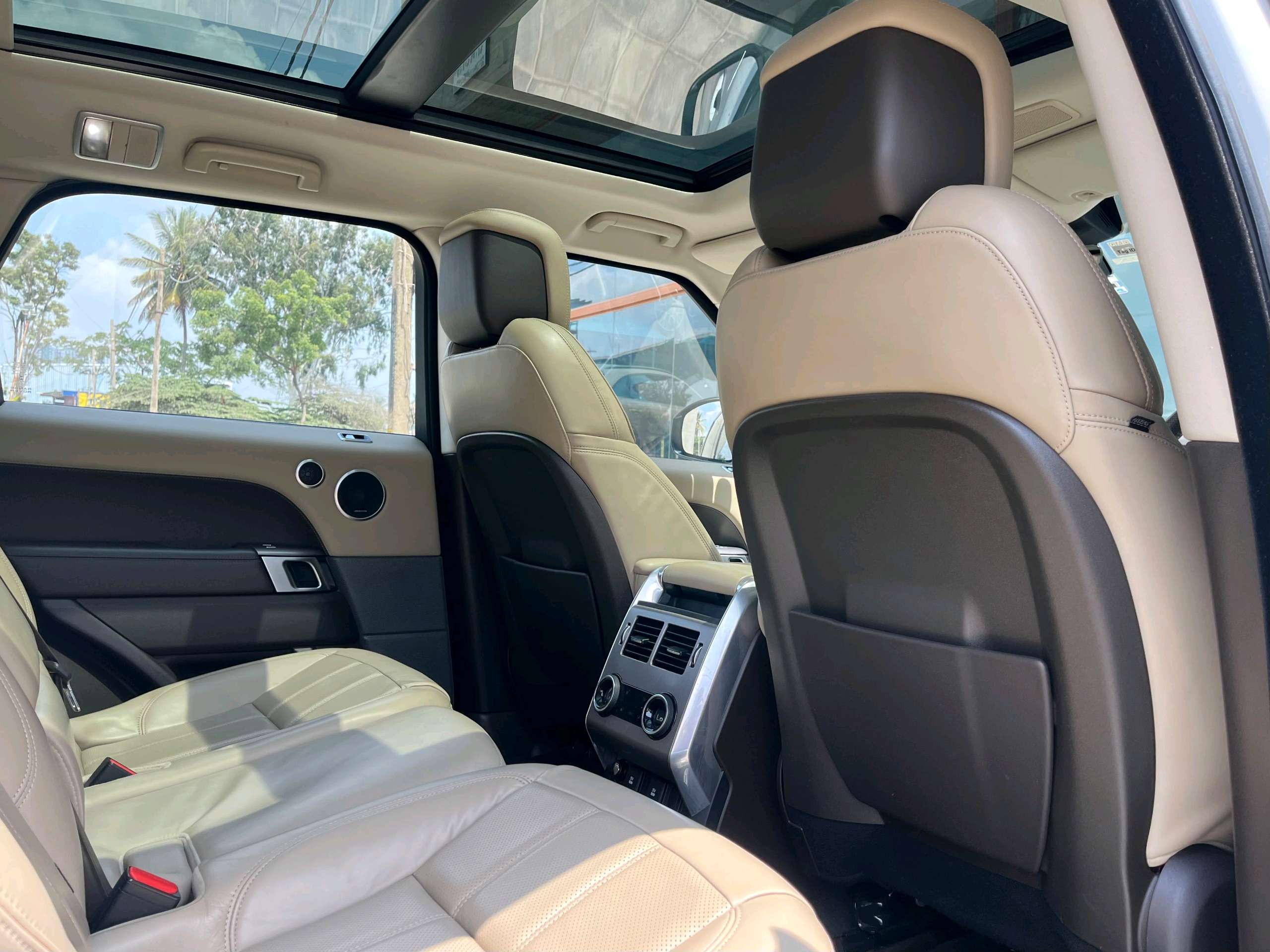 Land Rover Range Rover Sport photo 2
