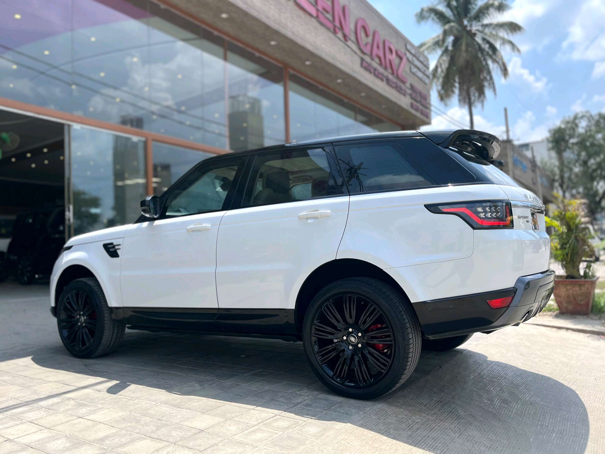 Land Rover Range Rover Sport photo 6