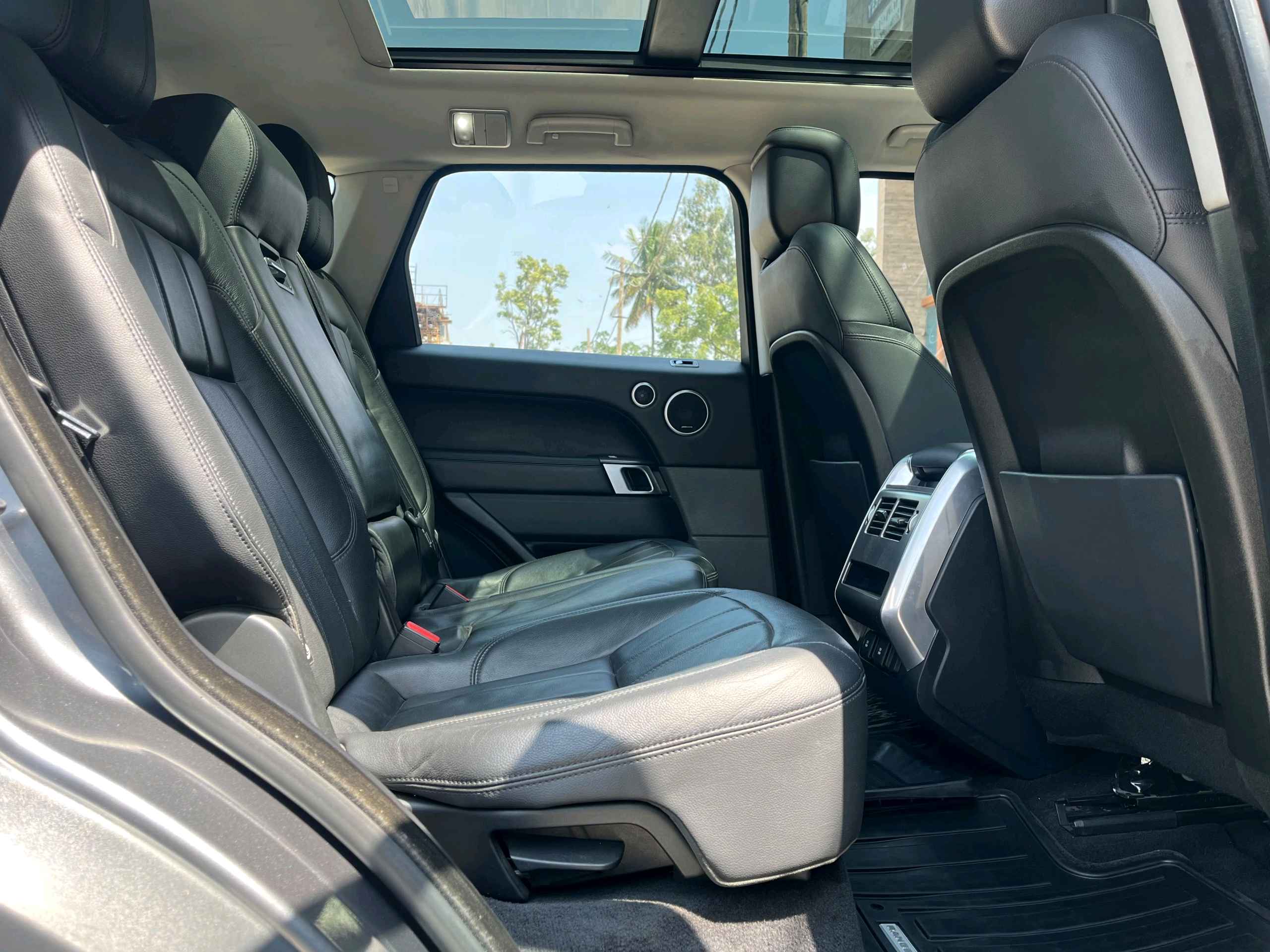 Land Rover Range Rover Sport photo 7