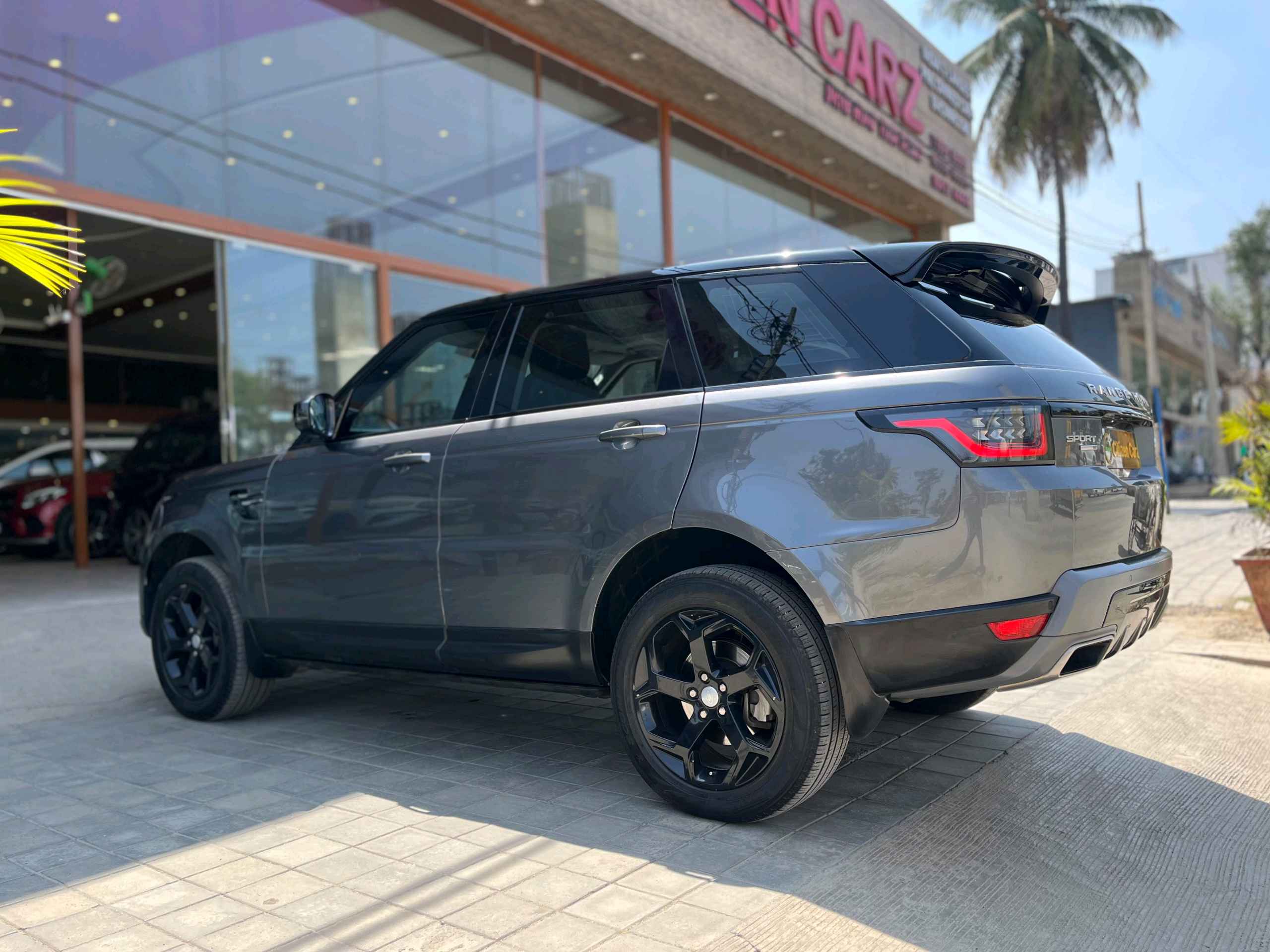 Land Rover Range Rover Sport photo 9