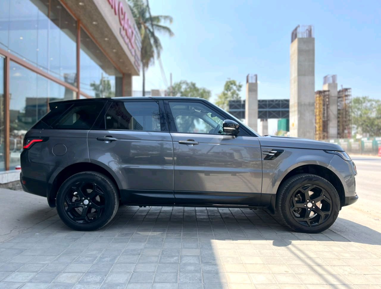 Land Rover Range Rover Sport photo 12