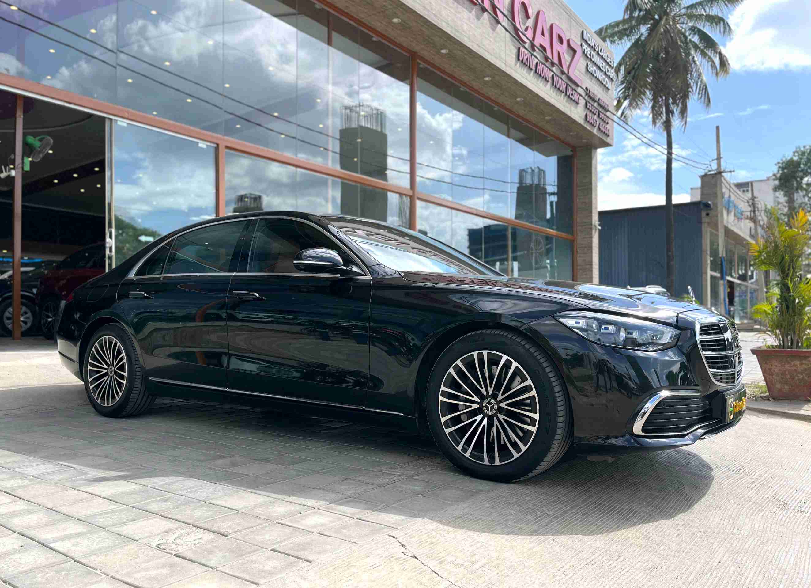 Mercedes Benz S Class photo 3