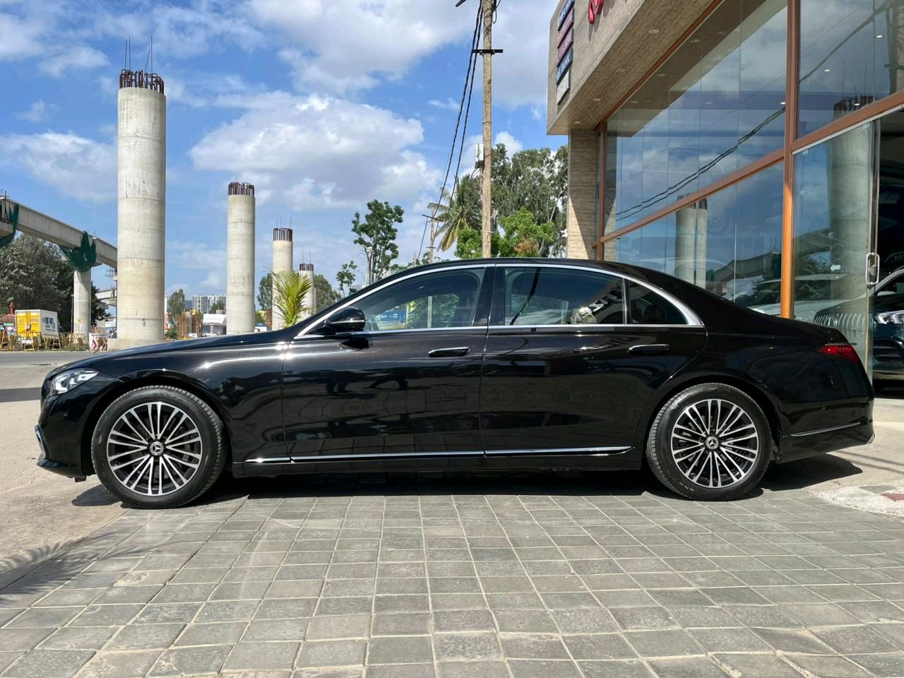 Mercedes Benz S Class photo 4