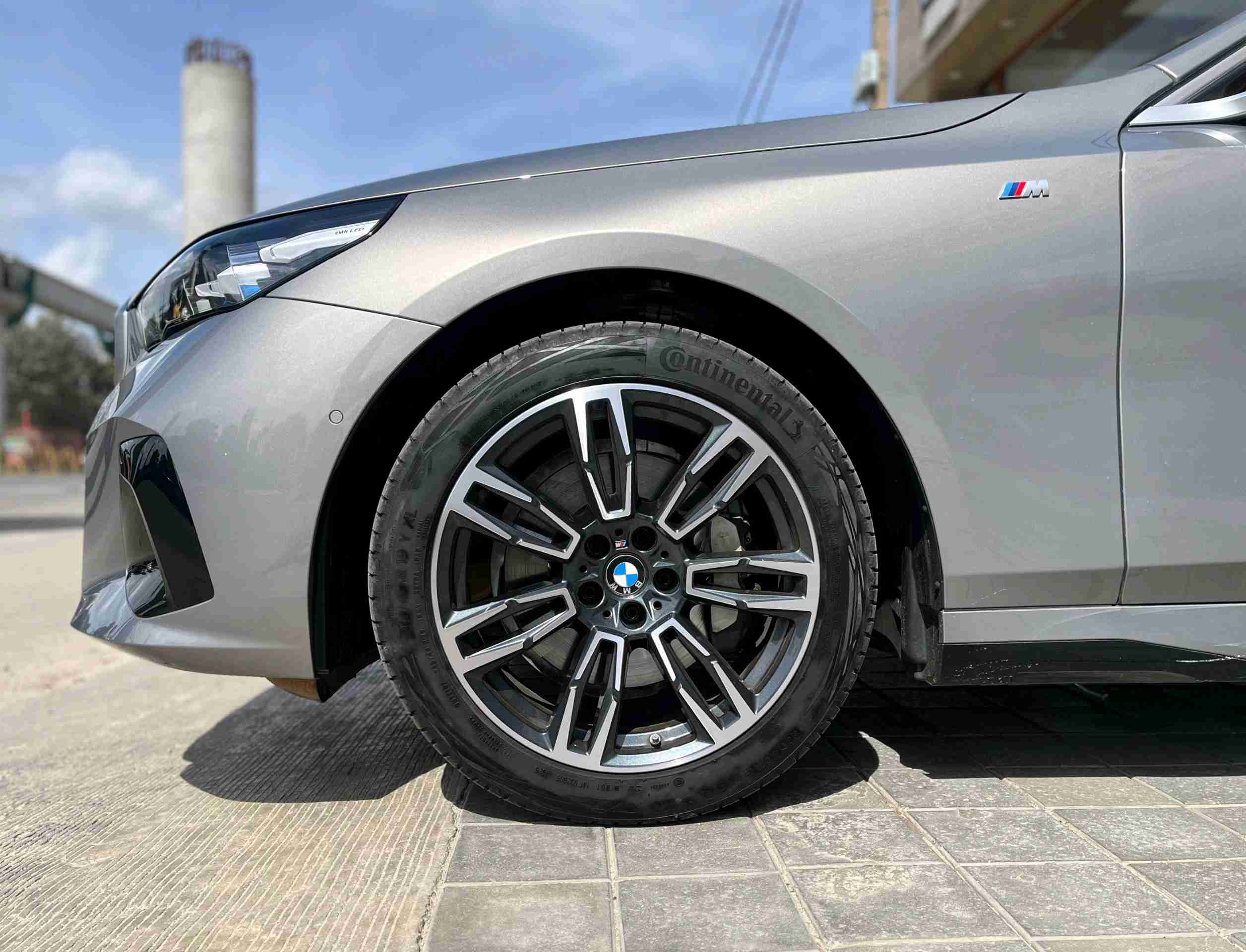 BMW 530li photo 3