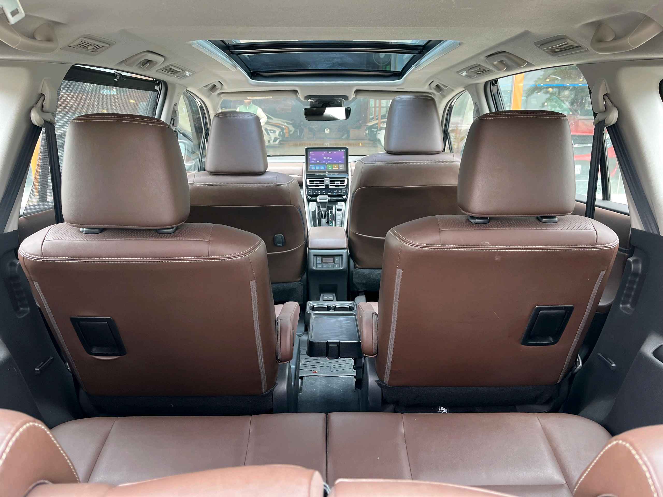 Toyota Innova Hycross photo 8