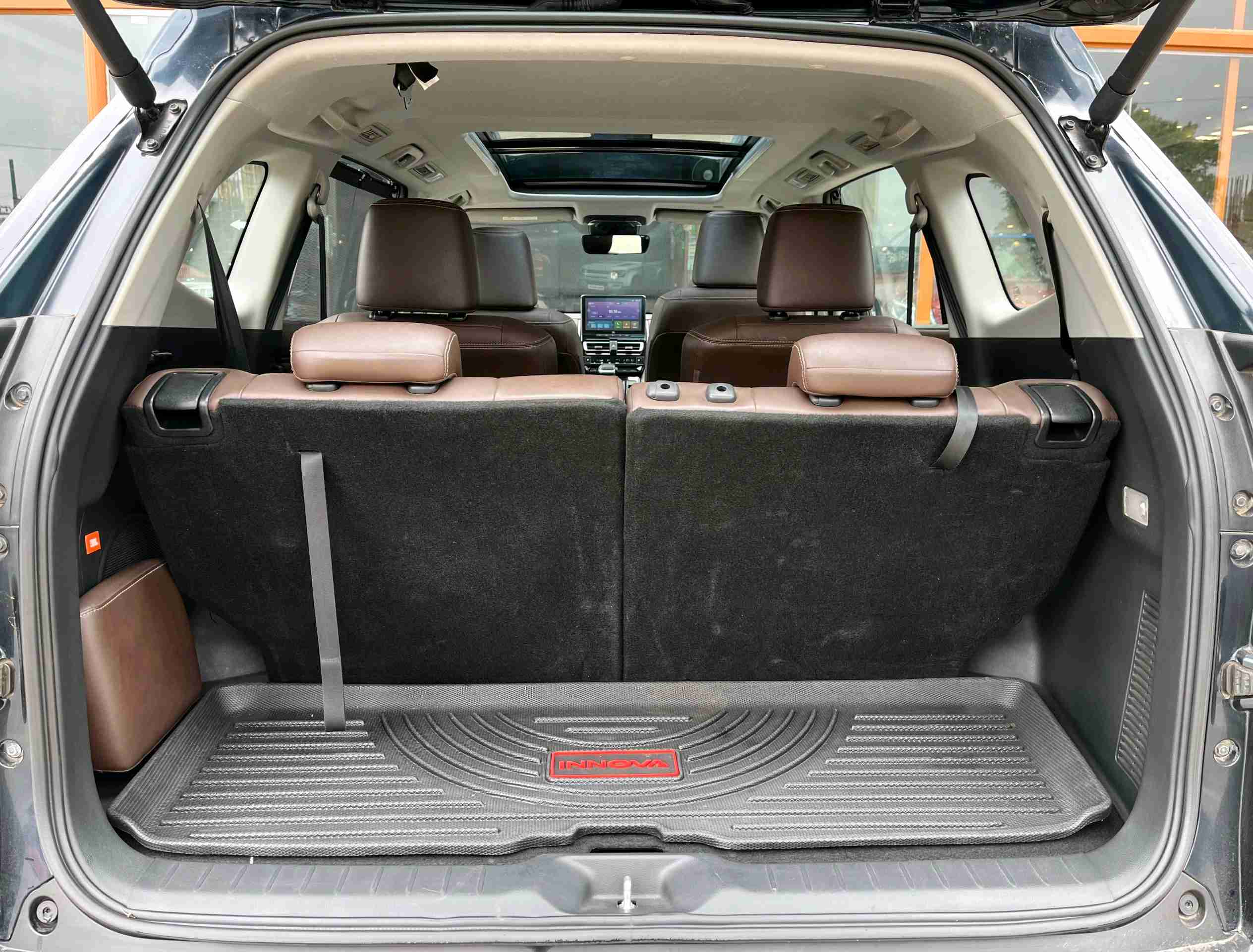 Toyota Innova Hycross photo 10