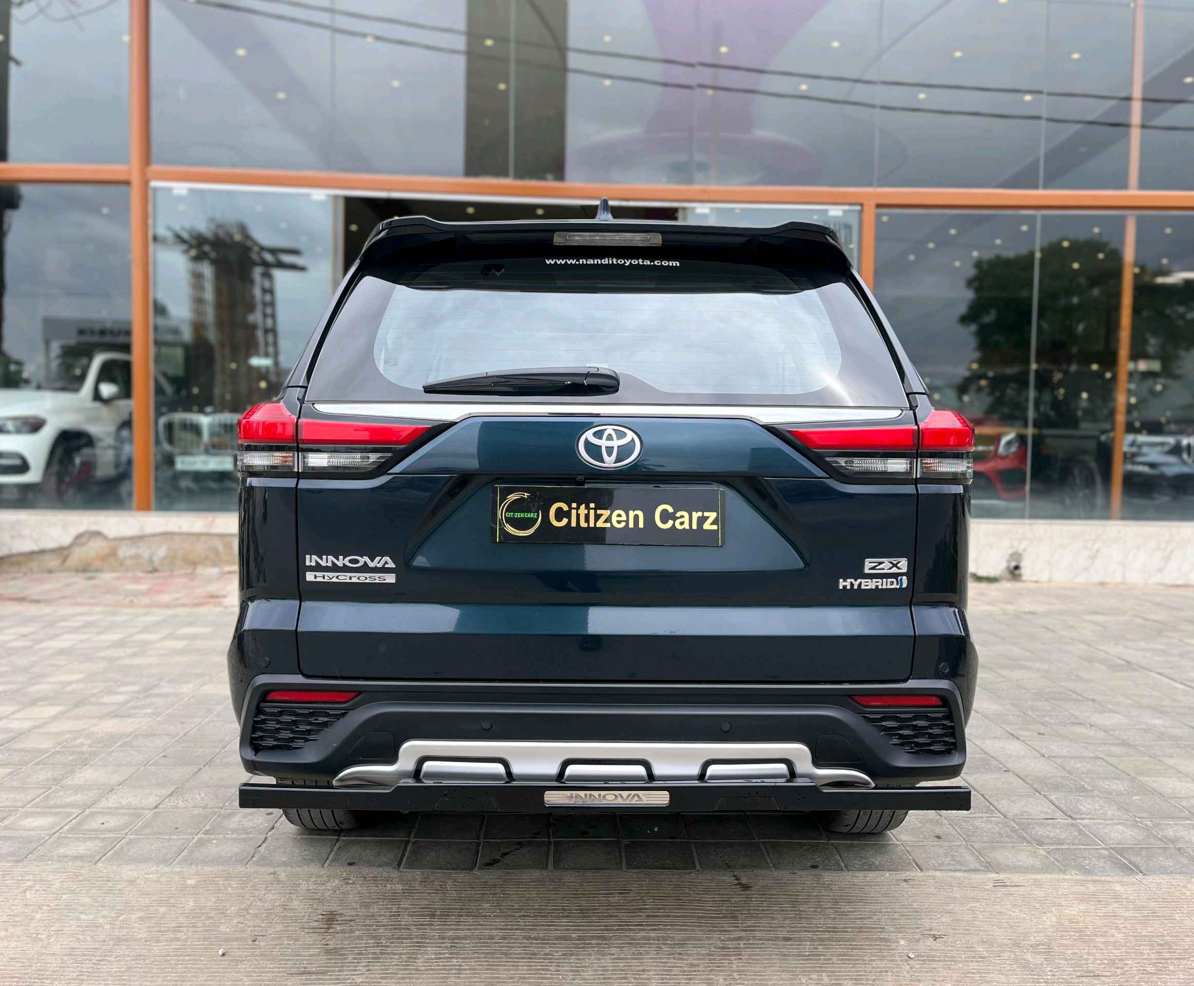 Toyota Innova Hycross photo 5