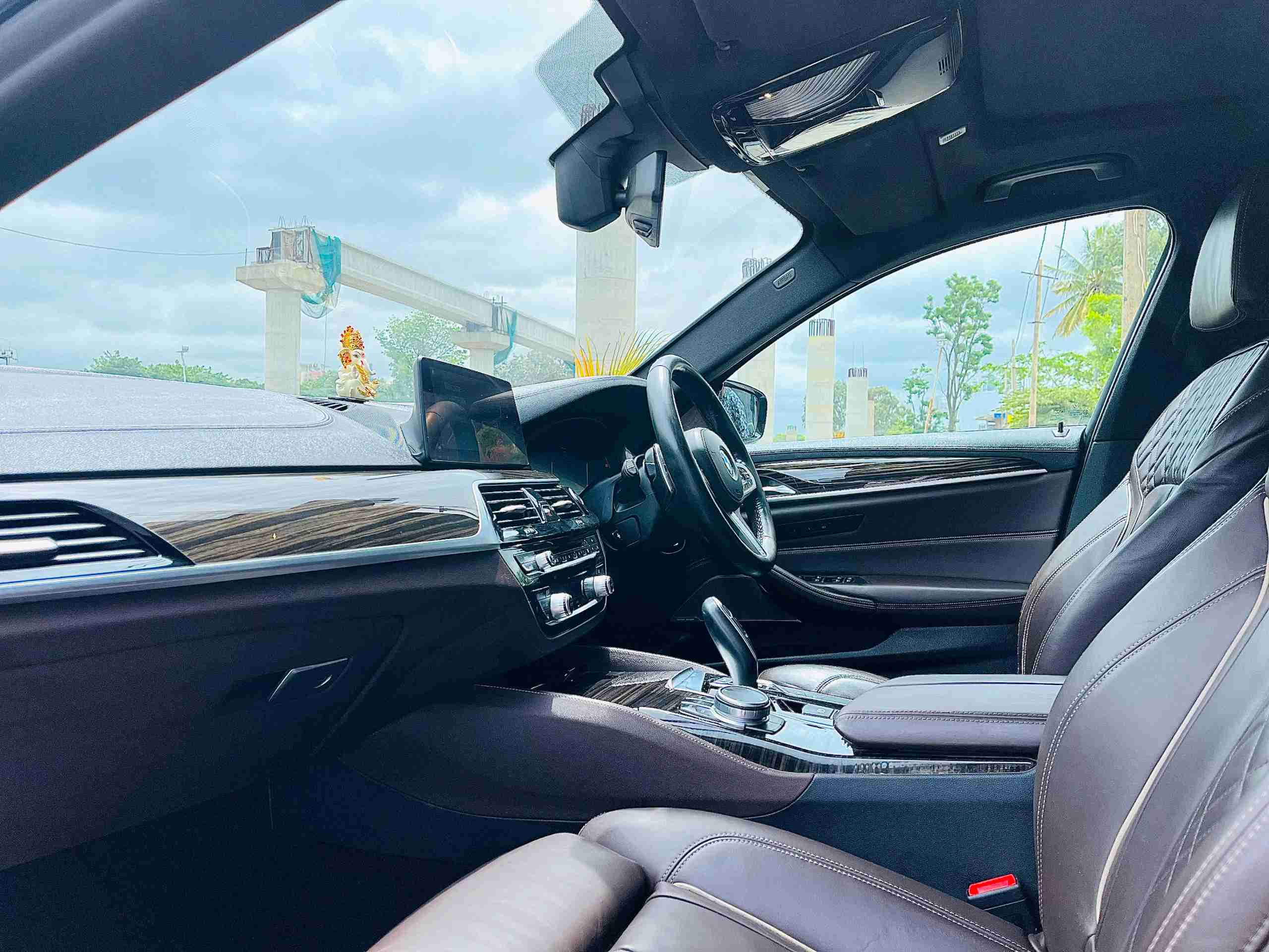 BMW 5 Series photo 7