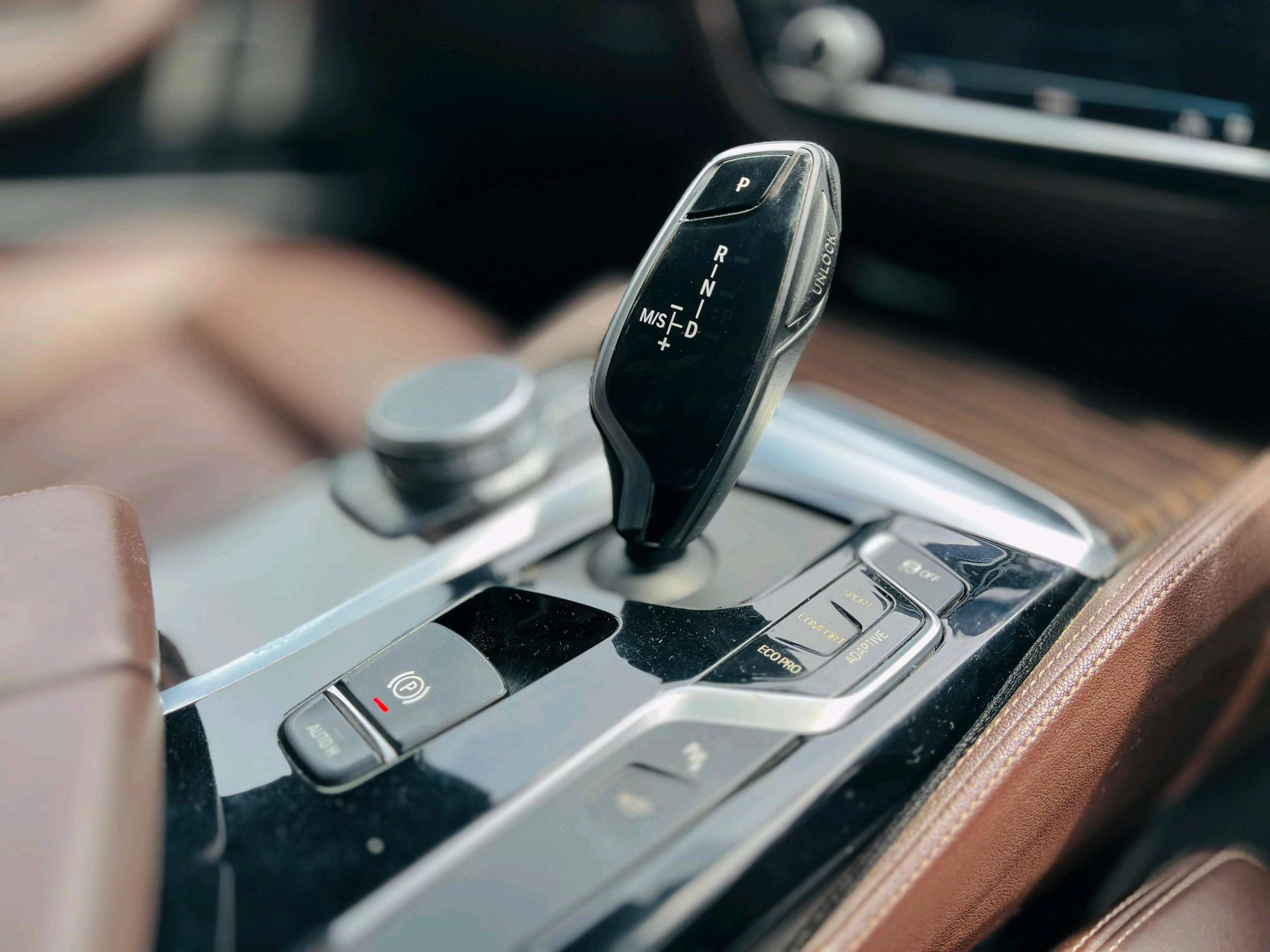 BMW 5 Series photo 8