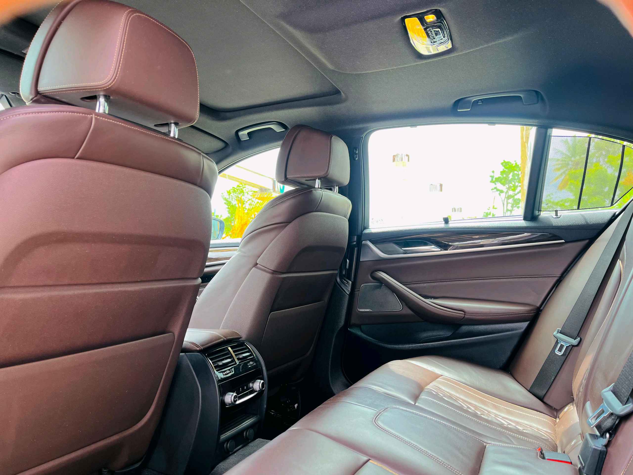 BMW 5 Series photo 9