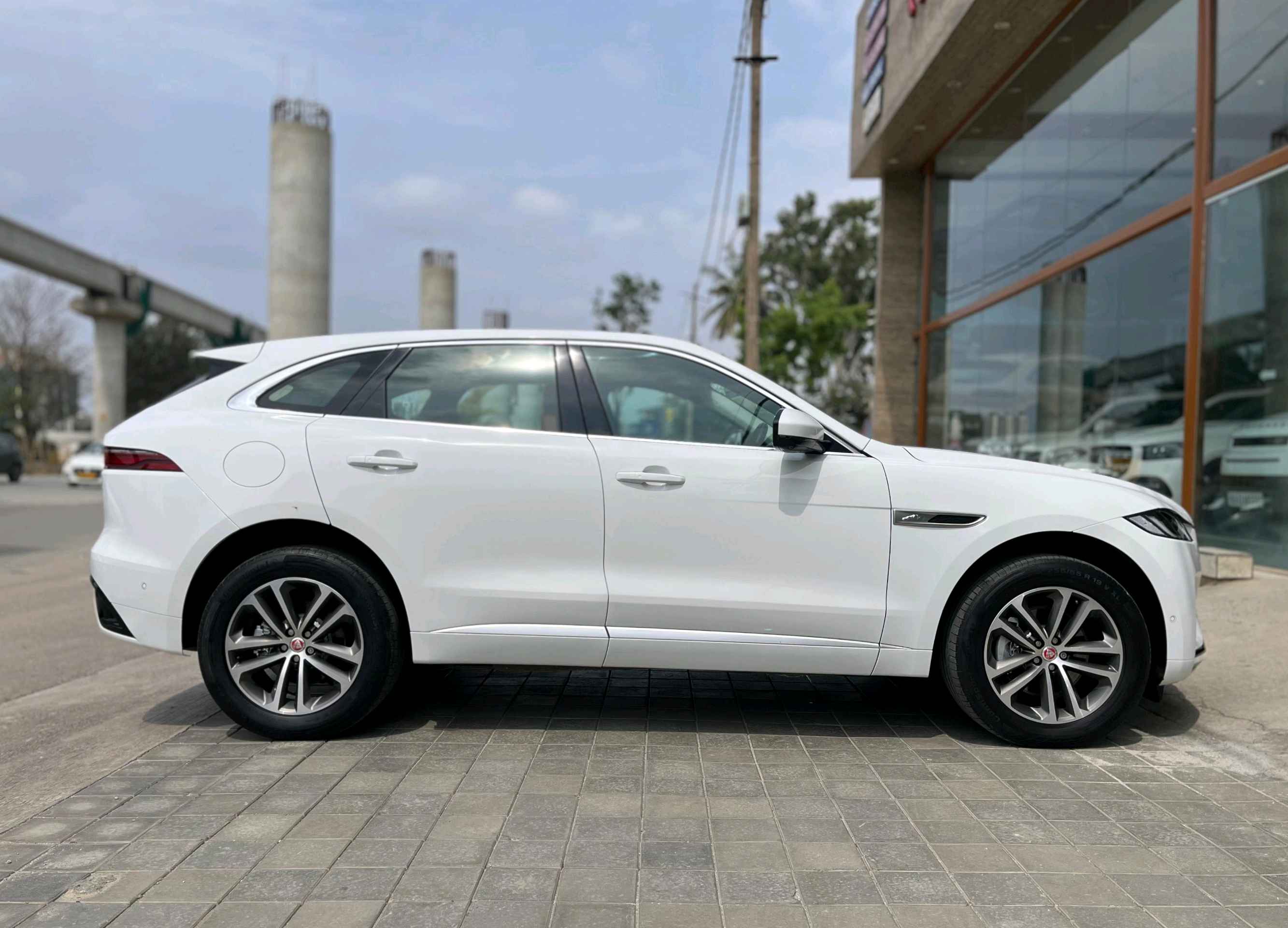 Jaguar F-pace photo 4