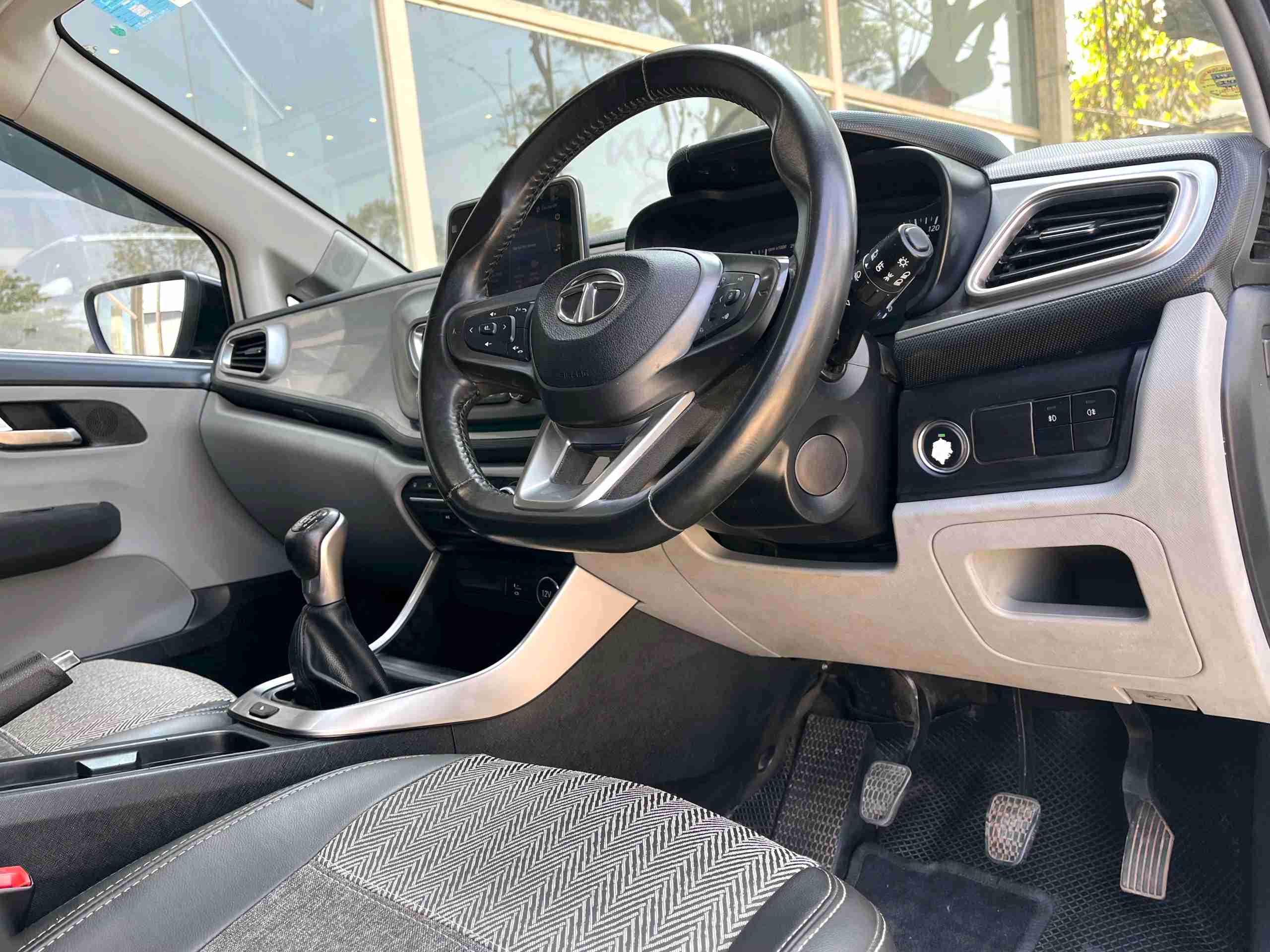 Tata Altroz photo 7