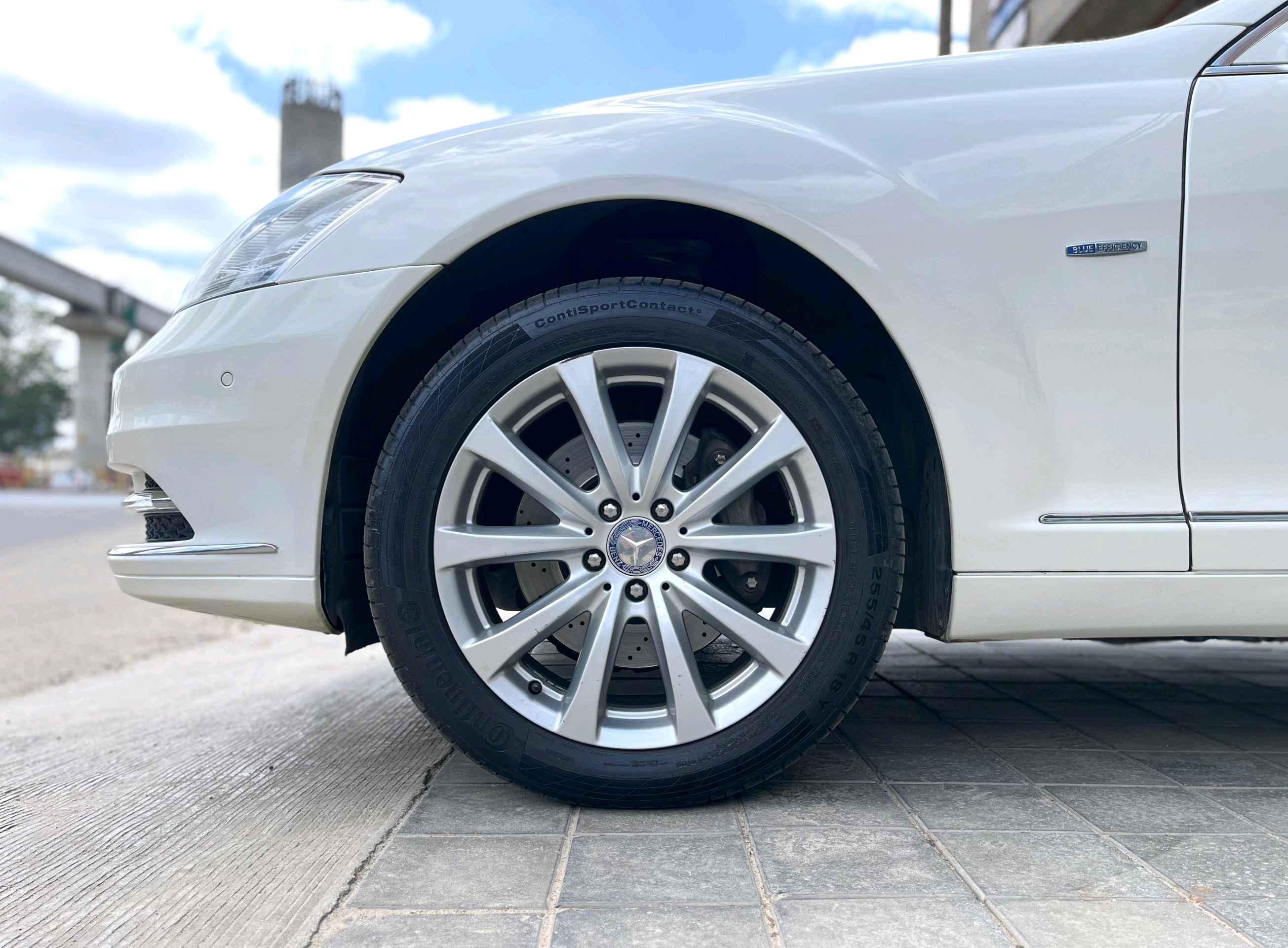 Mercedes Benz S Class photo 4