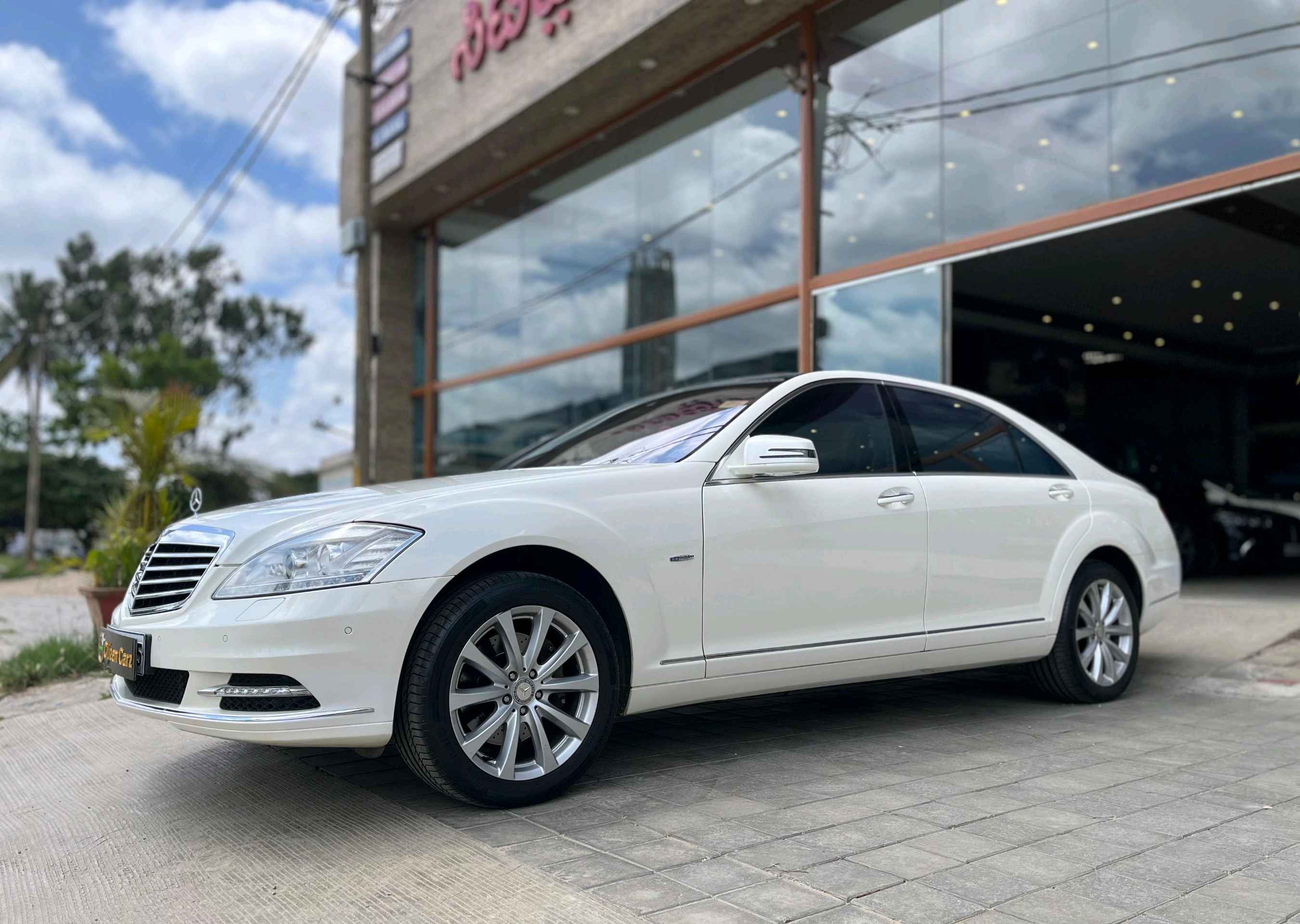 Mercedes Benz S Class photo 3