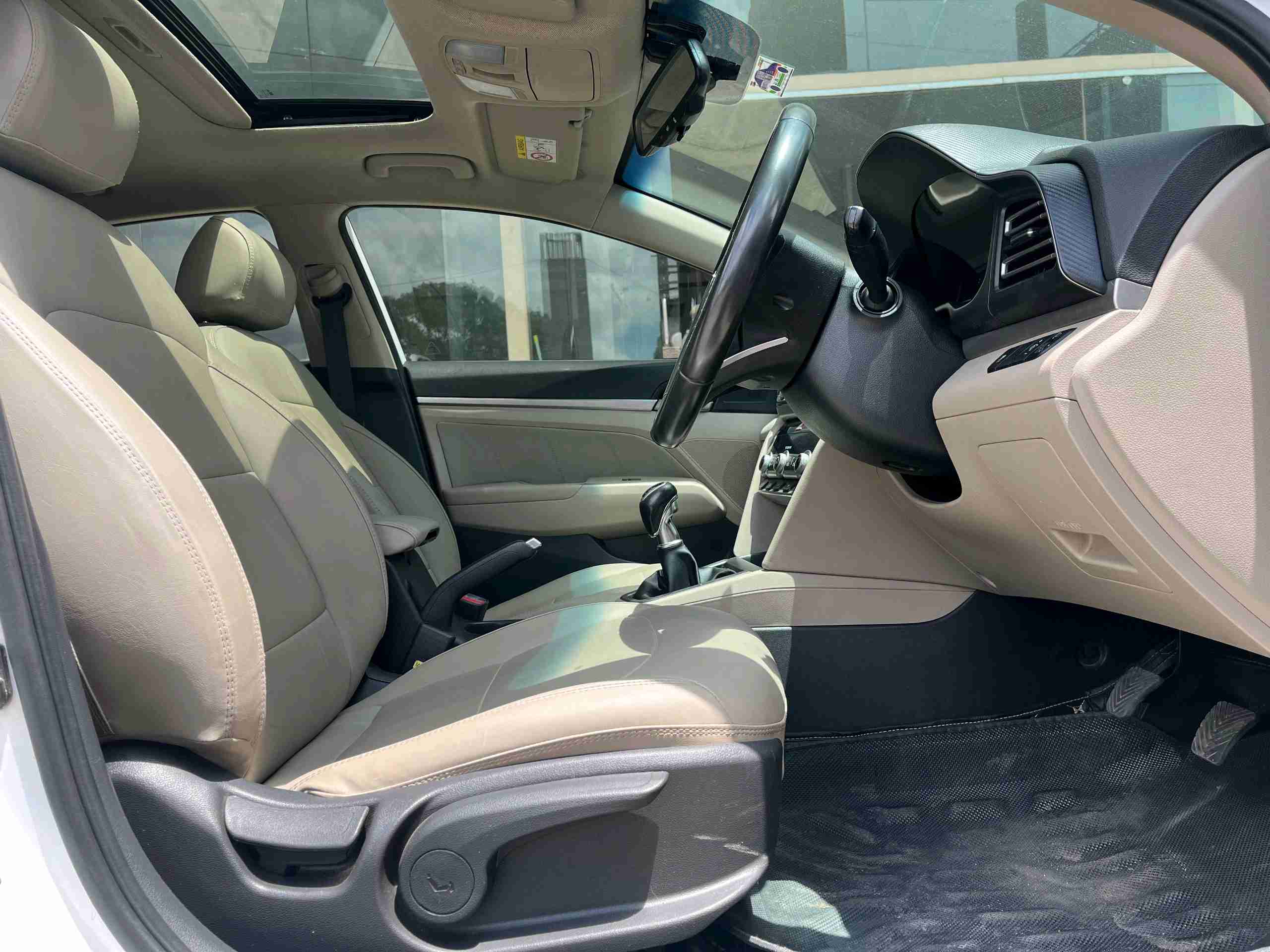 Hyundai Elantra photo 9