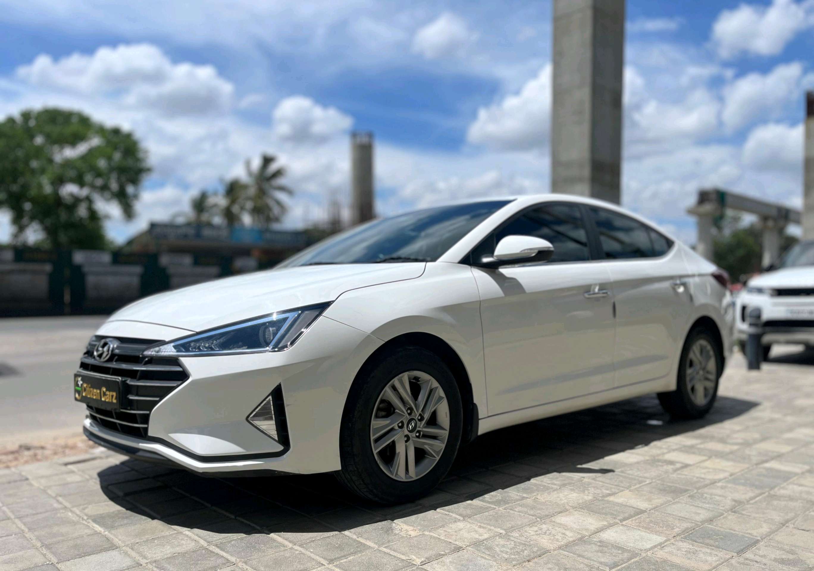 Hyundai Elantra photo 2