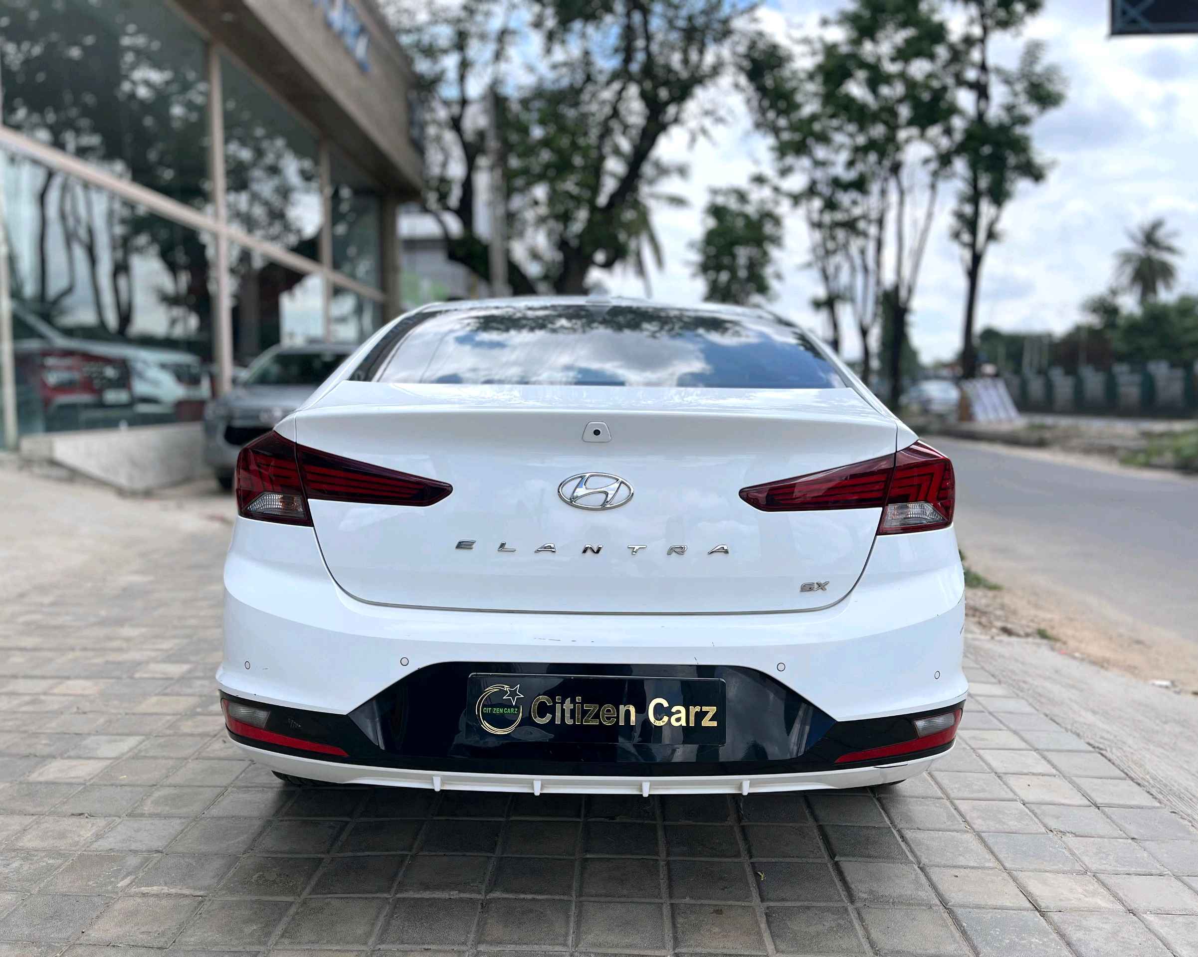 Hyundai Elantra photo 5
