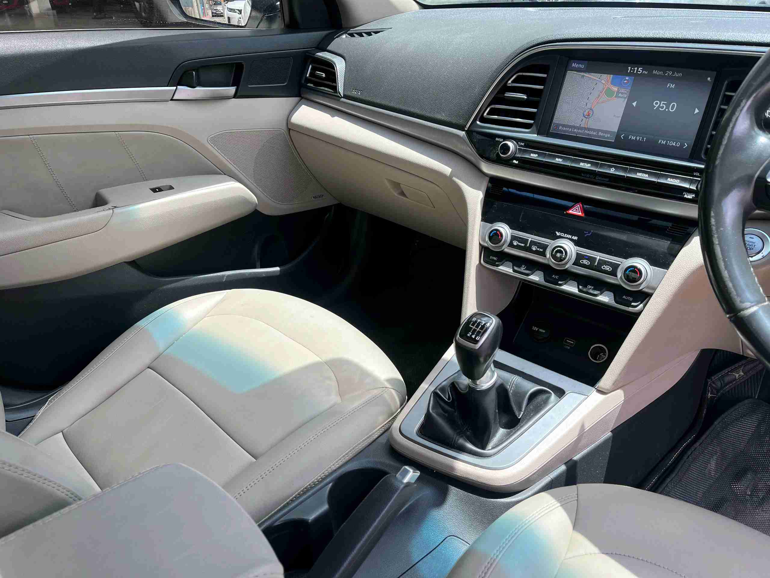 Hyundai Elantra photo 7