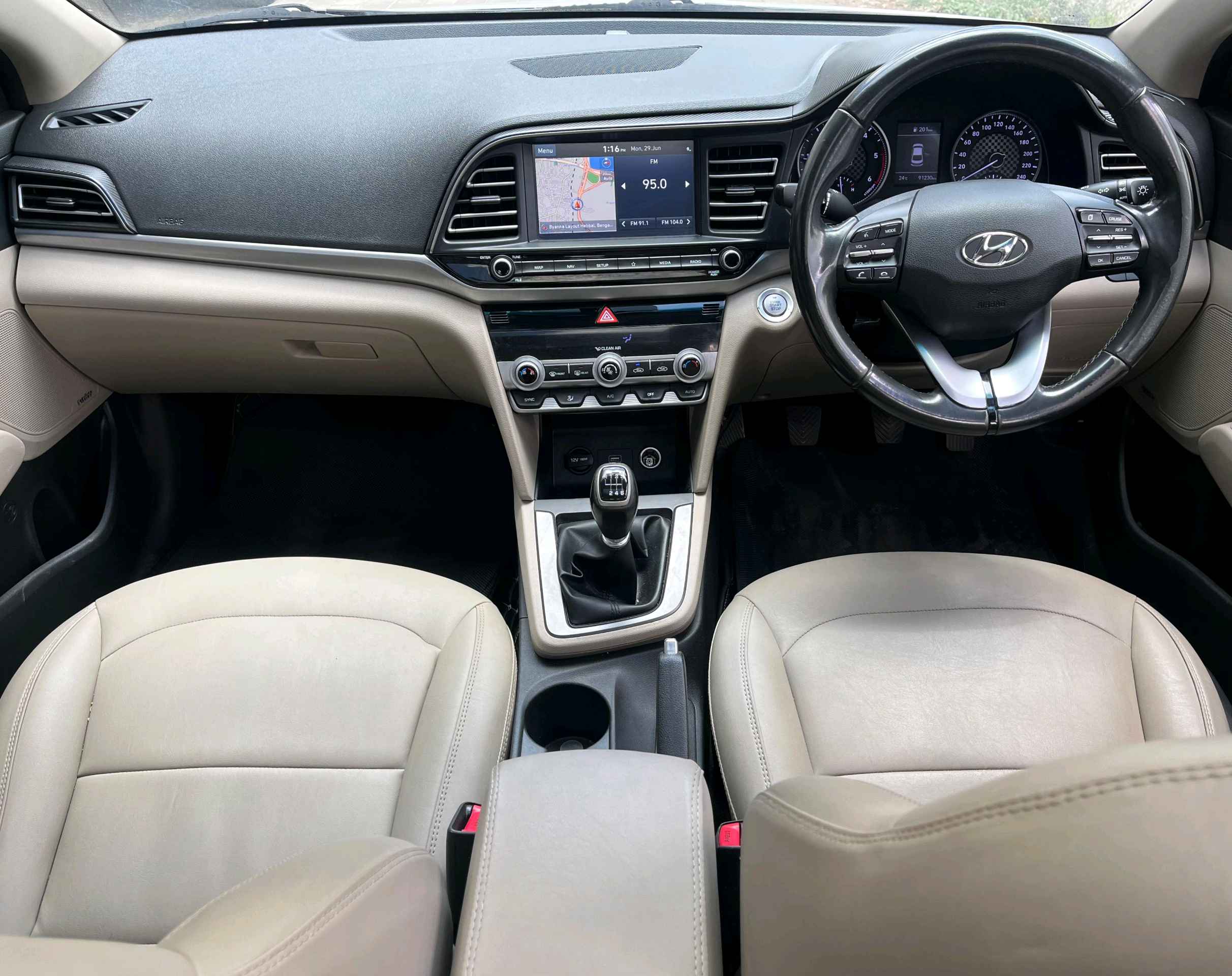 Hyundai Elantra photo 6
