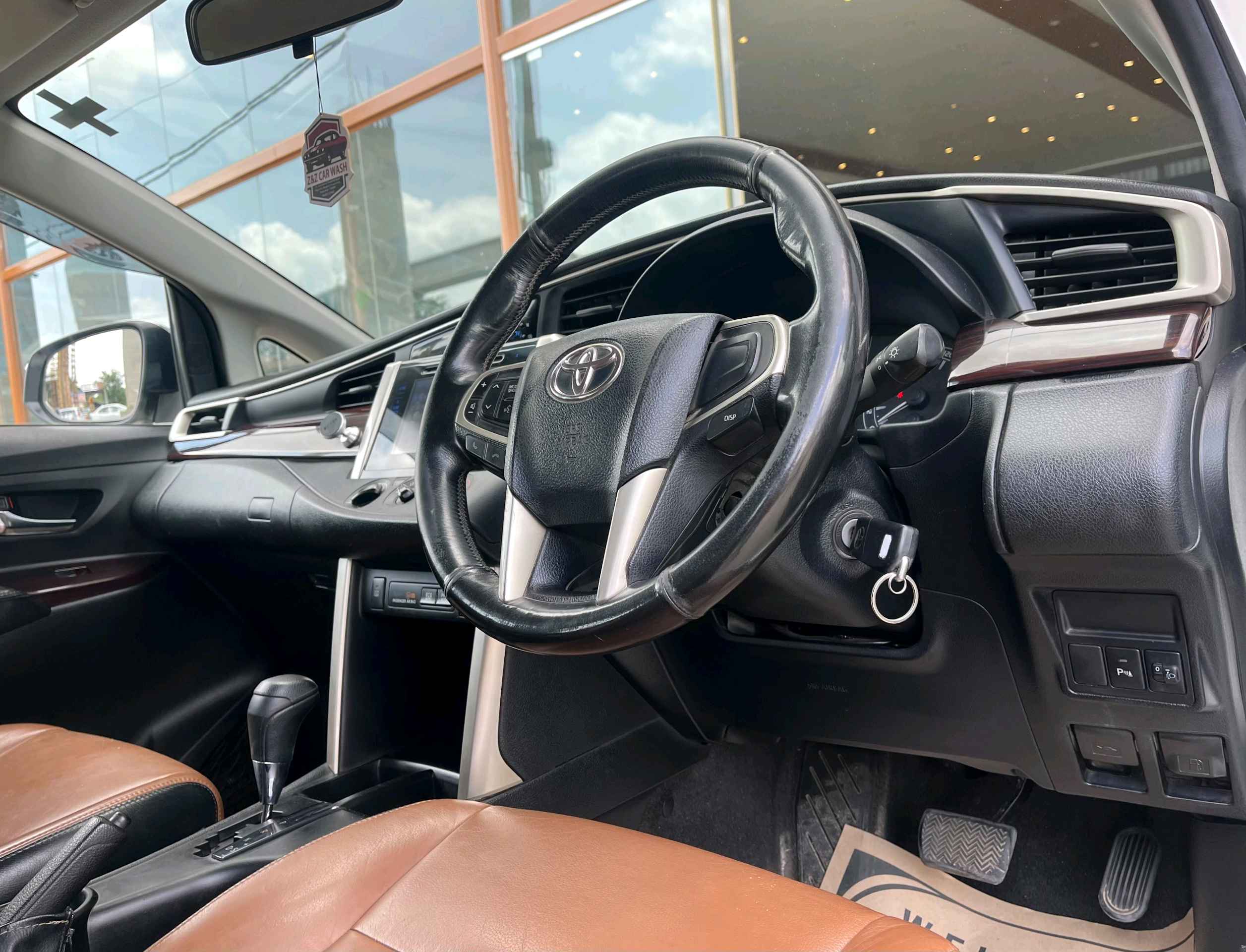 Toyota Innova Crysta photo 7