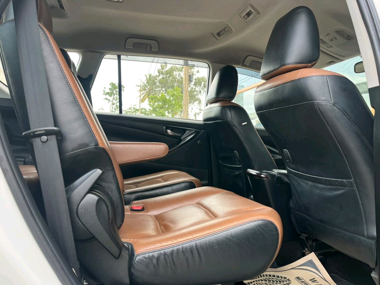 Toyota Innova Crysta photo 9