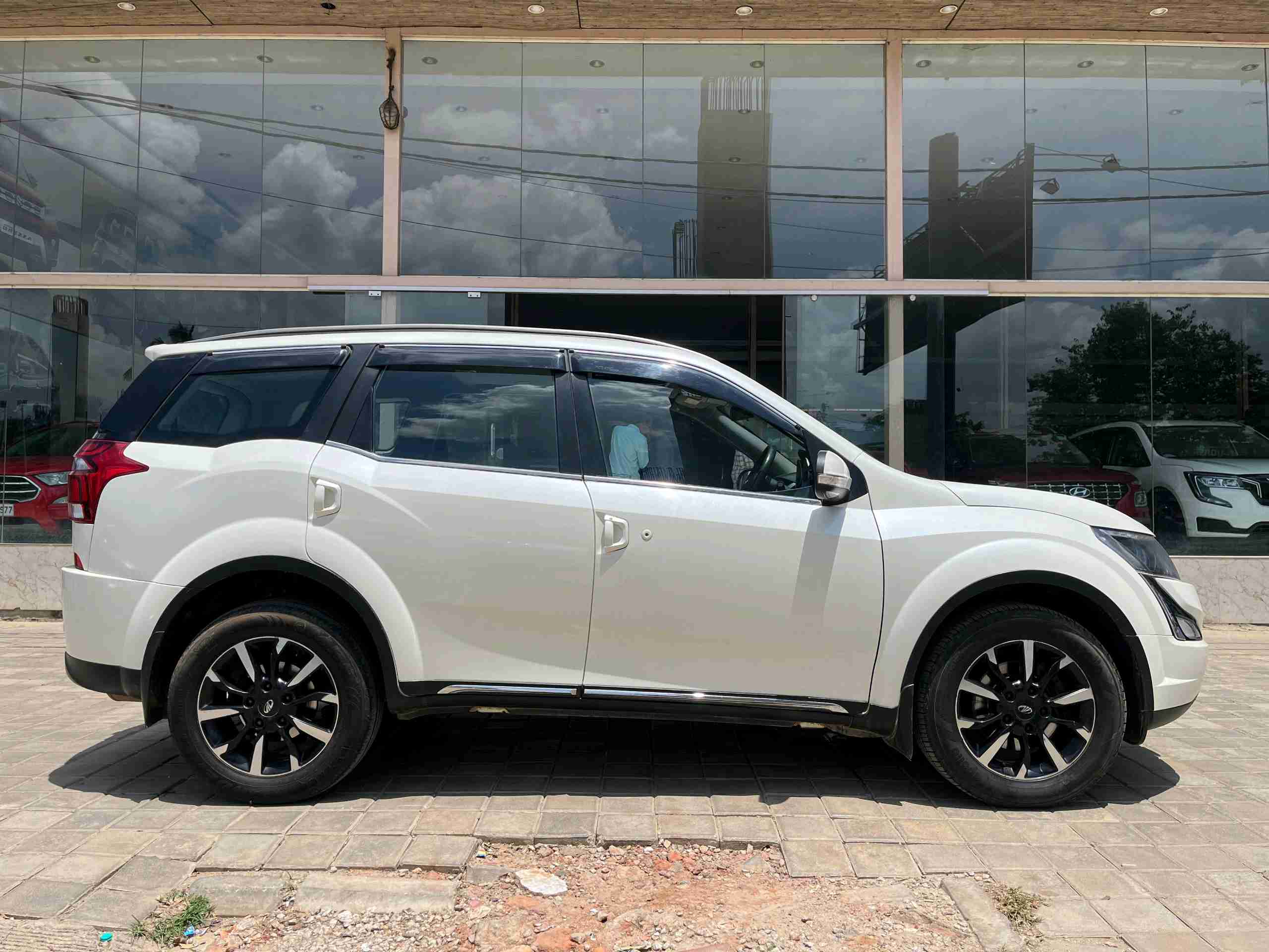 Mahindra Xuv500 photo 4