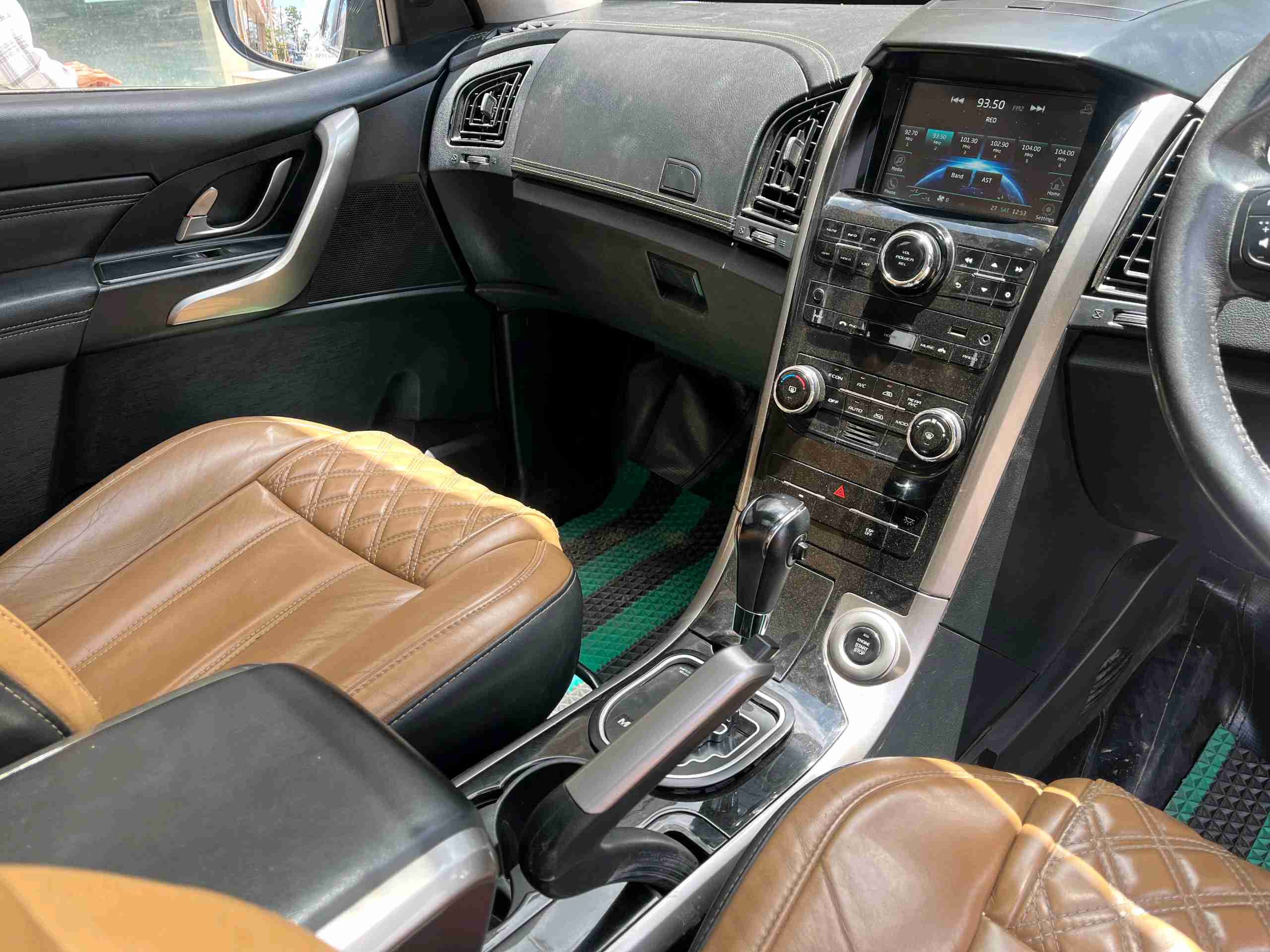 Mahindra Xuv500 photo 7