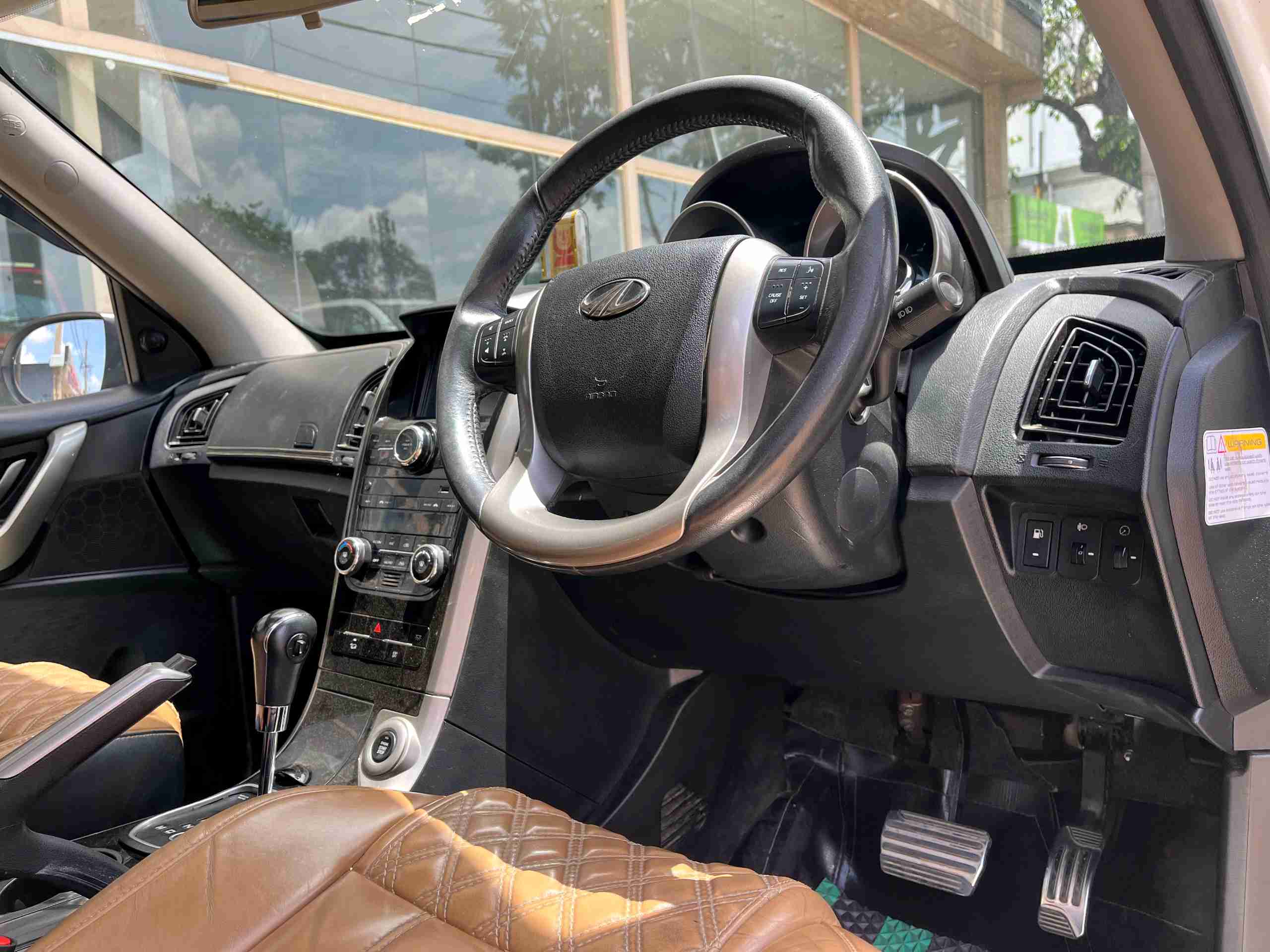 Mahindra Xuv500 photo 8